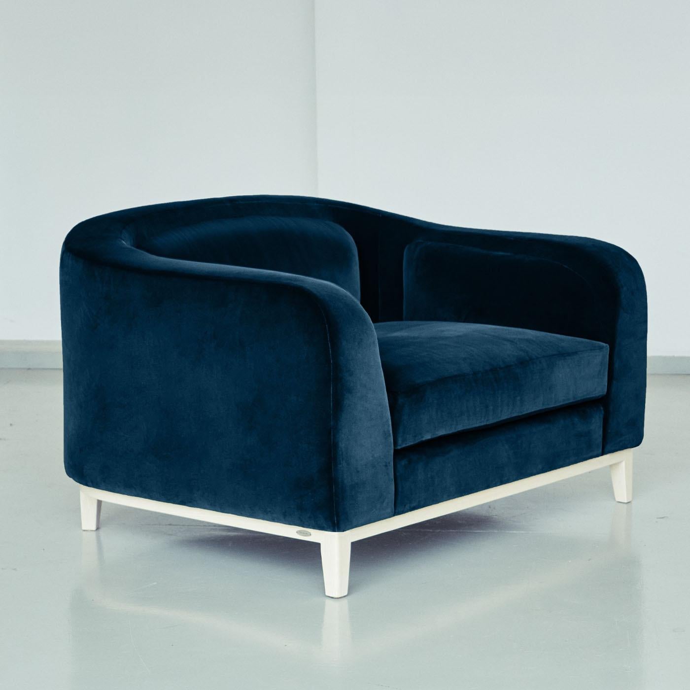 Zeno Eco Sessel aus dunkelblauem Samt von Brian Sironi von Biosofa (Textil) im Angebot