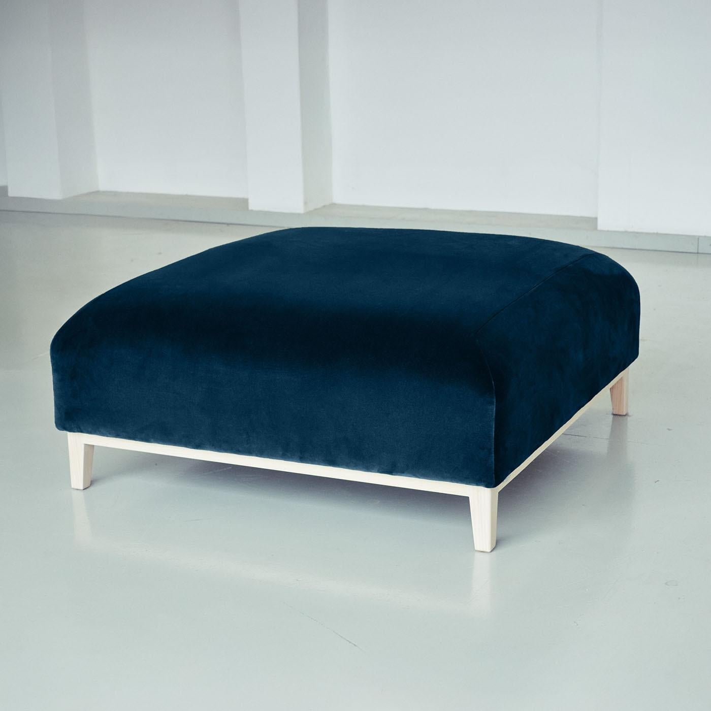 italien Pouf Zeno Eco bleu foncé de Brian Sironi en vente