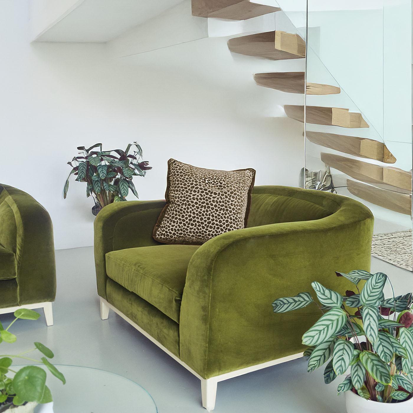 Zeno Eco Sessel aus olivgrünem Samt von Brian Sironi (Italienisch) im Angebot