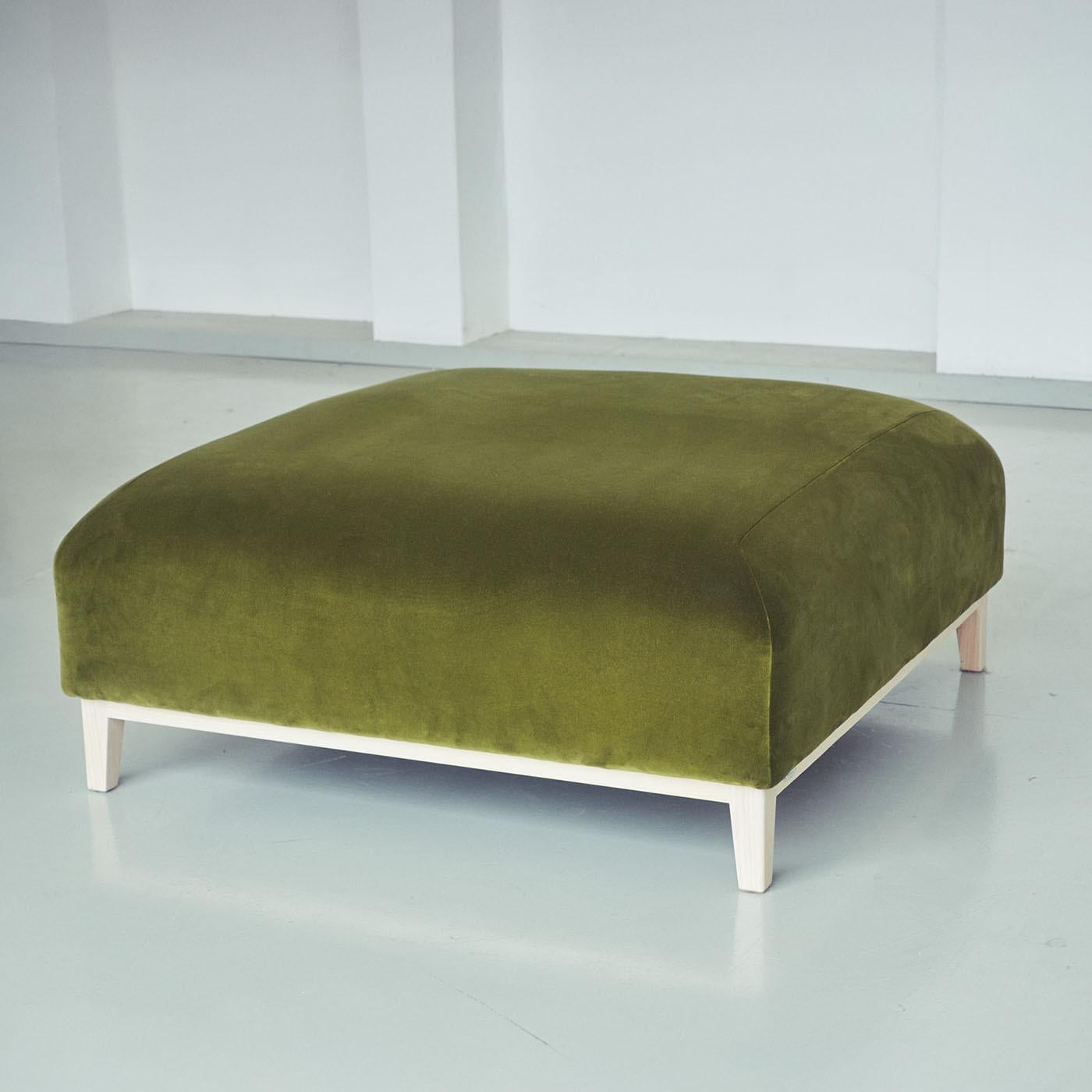 XXIe siècle et contemporain Pouf Zeno Eco Olive Green Velvet de Brian Sironi en vente