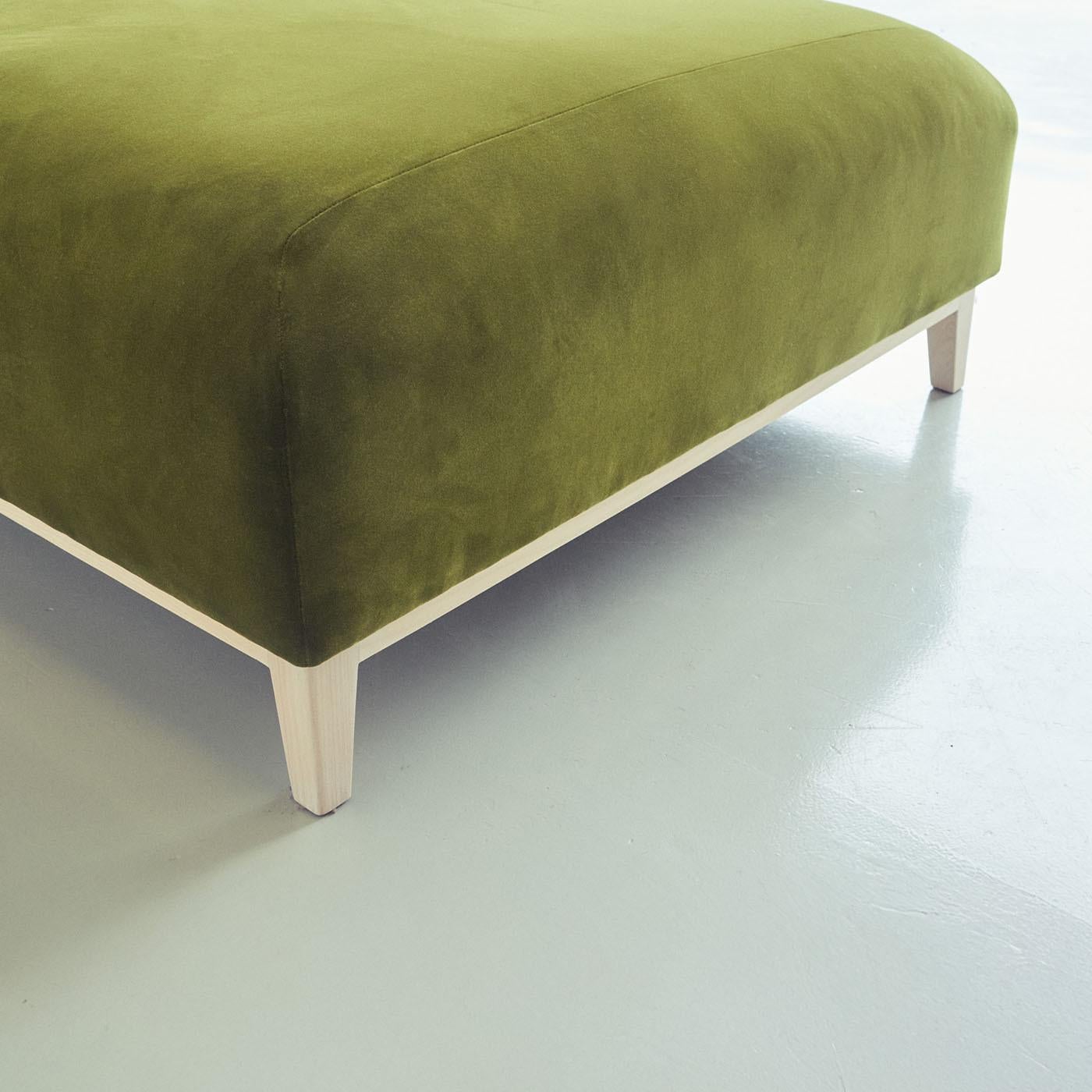 Textile Pouf Zeno Eco Olive Green Velvet de Brian Sironi en vente