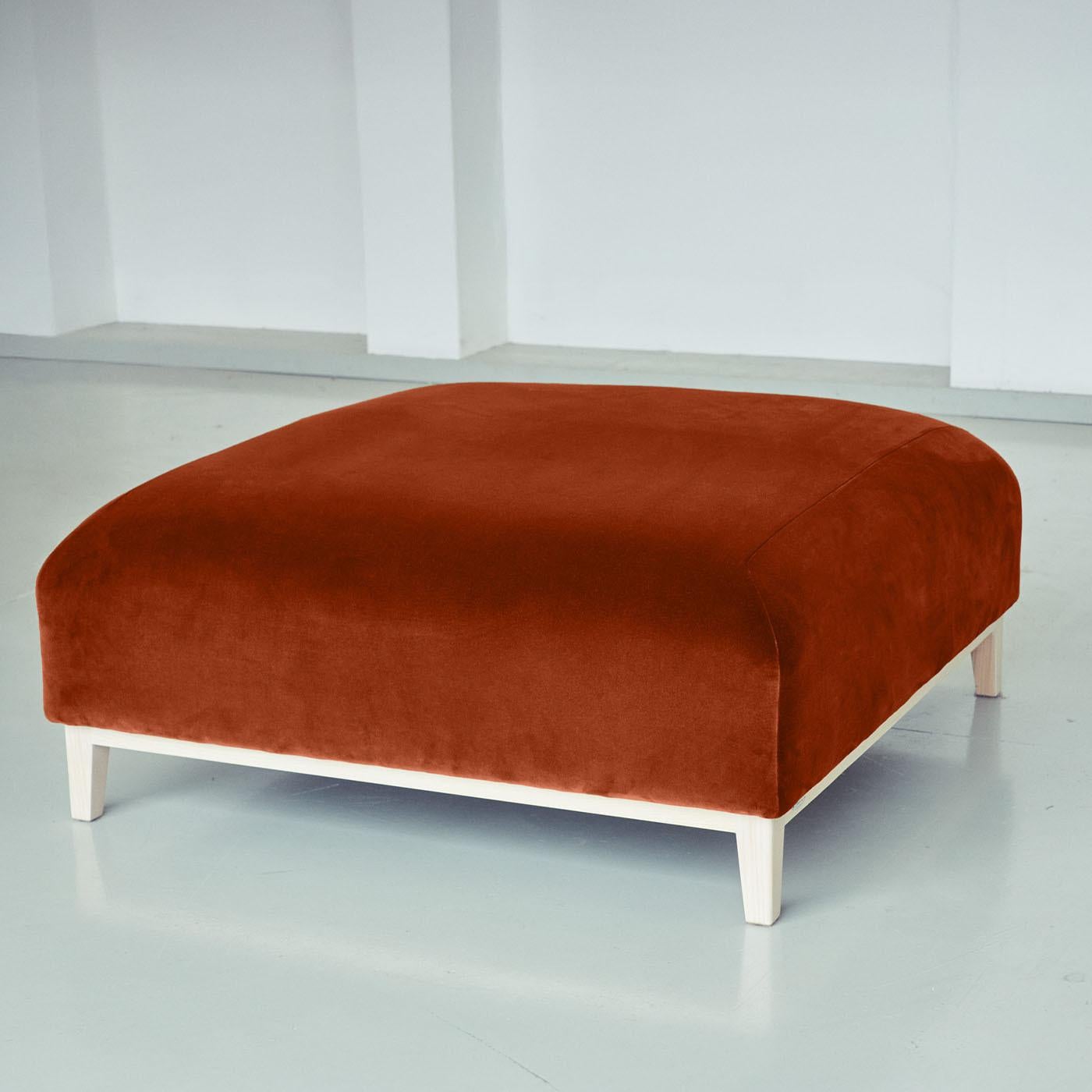Italiano Pouf in velluto Zeno Eco Orange Brown di Brian Sironi in vendita