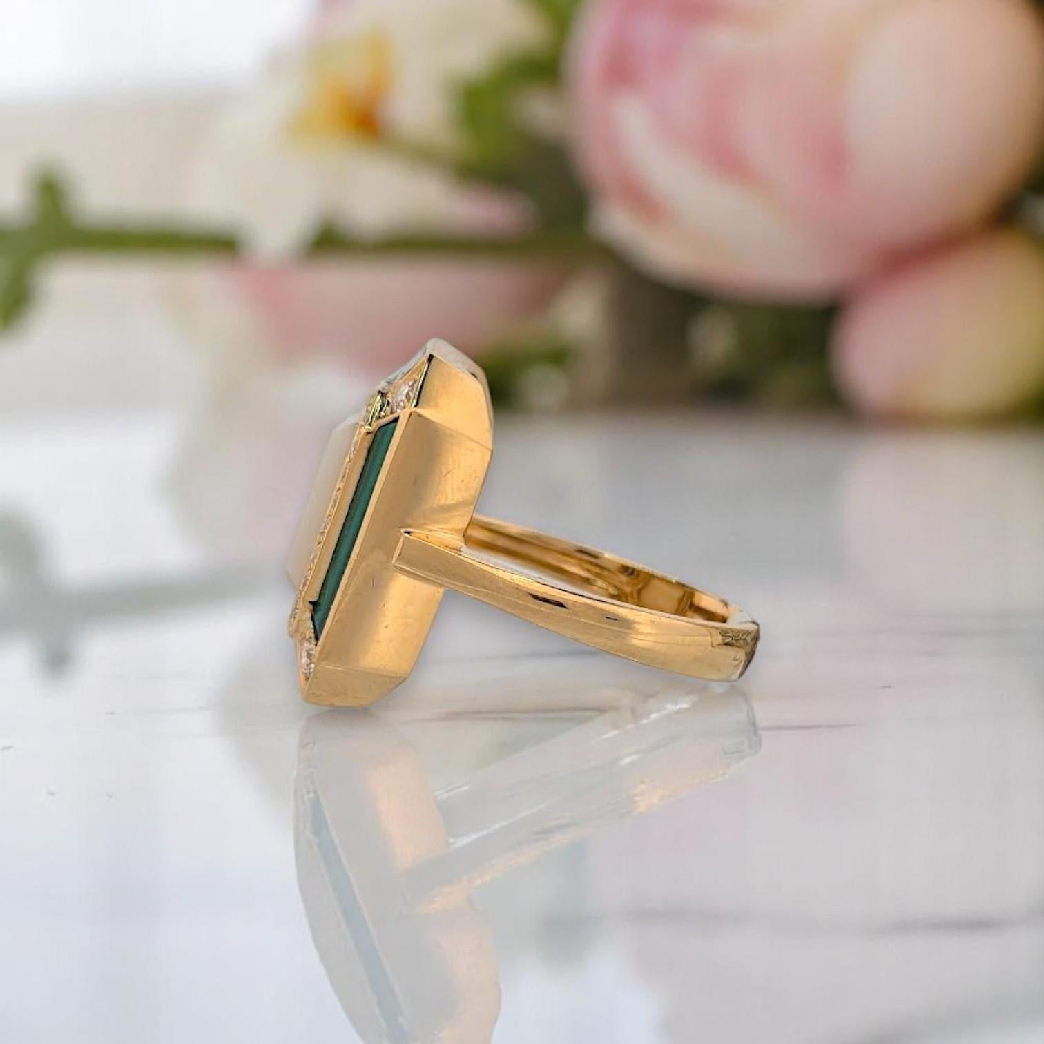 Modern Zephyrine  18k Yellow Gold Verde Ring – Mother of Pearl, Malachite & Diamond For Sale