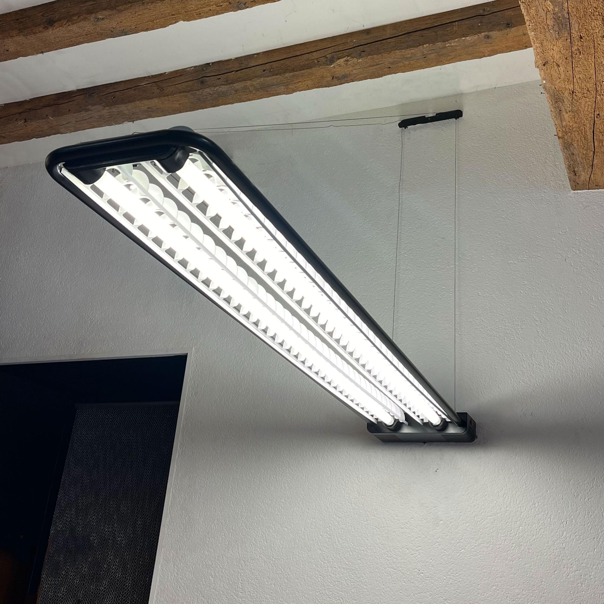 Mid-Century Modern Lampadaire Zerbetto à double tube néon  1981 en vente