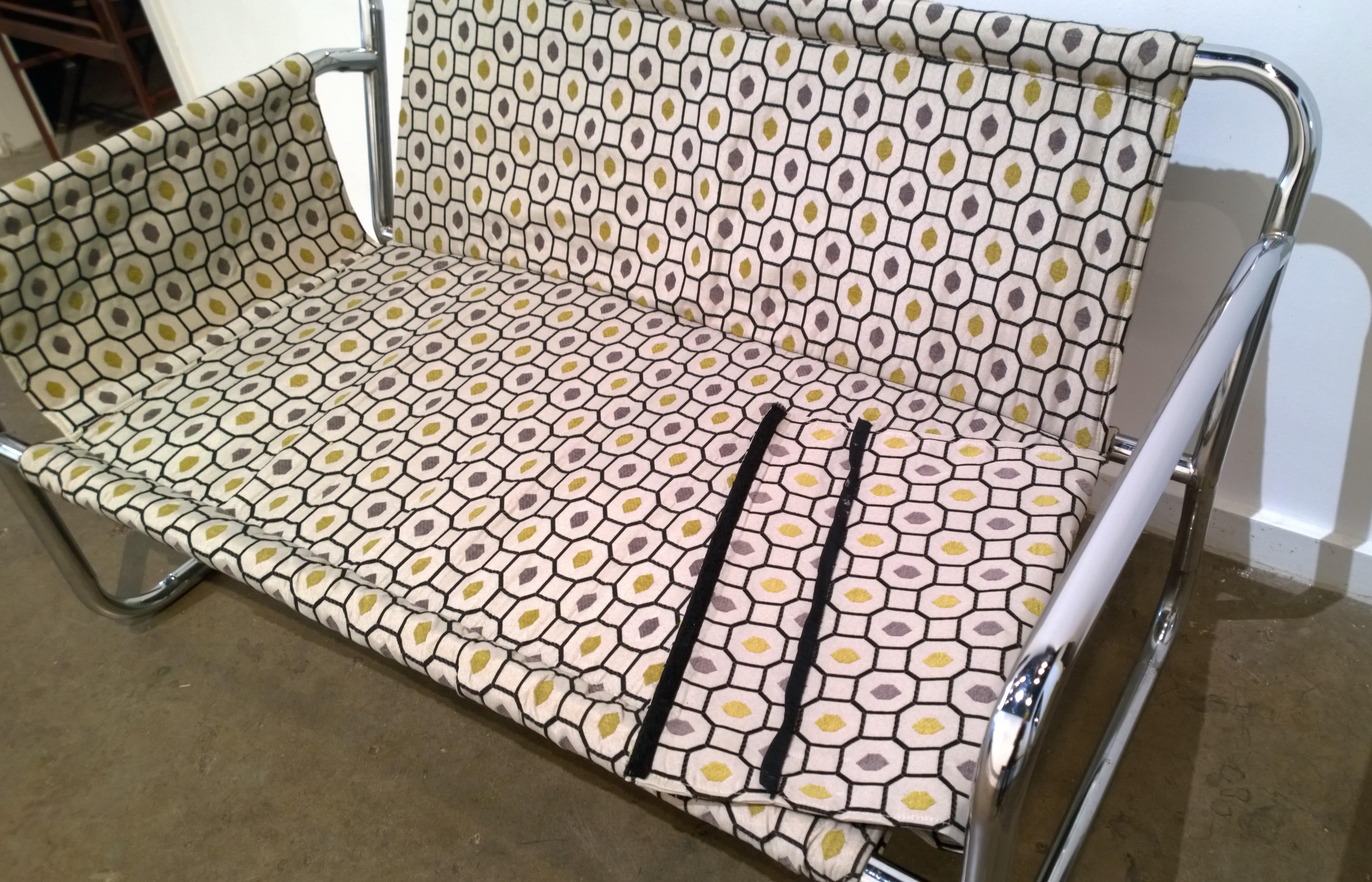 Zermatt Tubular Chrome Sling-Back Settee Upholstered in Gray, Yellow and Black For Sale 6