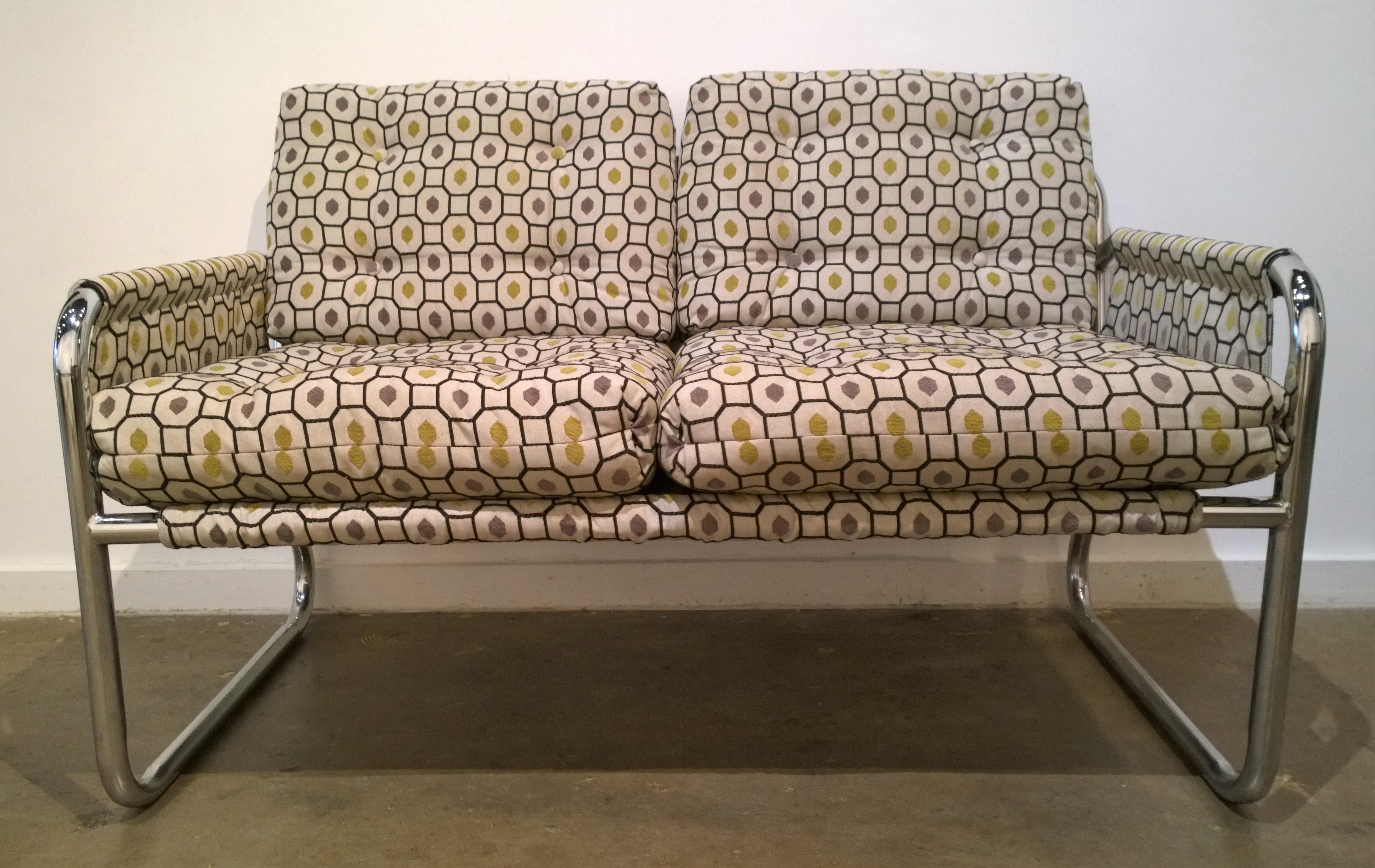 Offered is a Mid-Century Modern new upholstery Zermatt tubular chrome sling-back settee. This “Jefferson Airplane” gray, black, yellow and white honeycomb upholstered Zermatt chrome tubular sling-back settee is attributed to Duncan Burke & Gunter