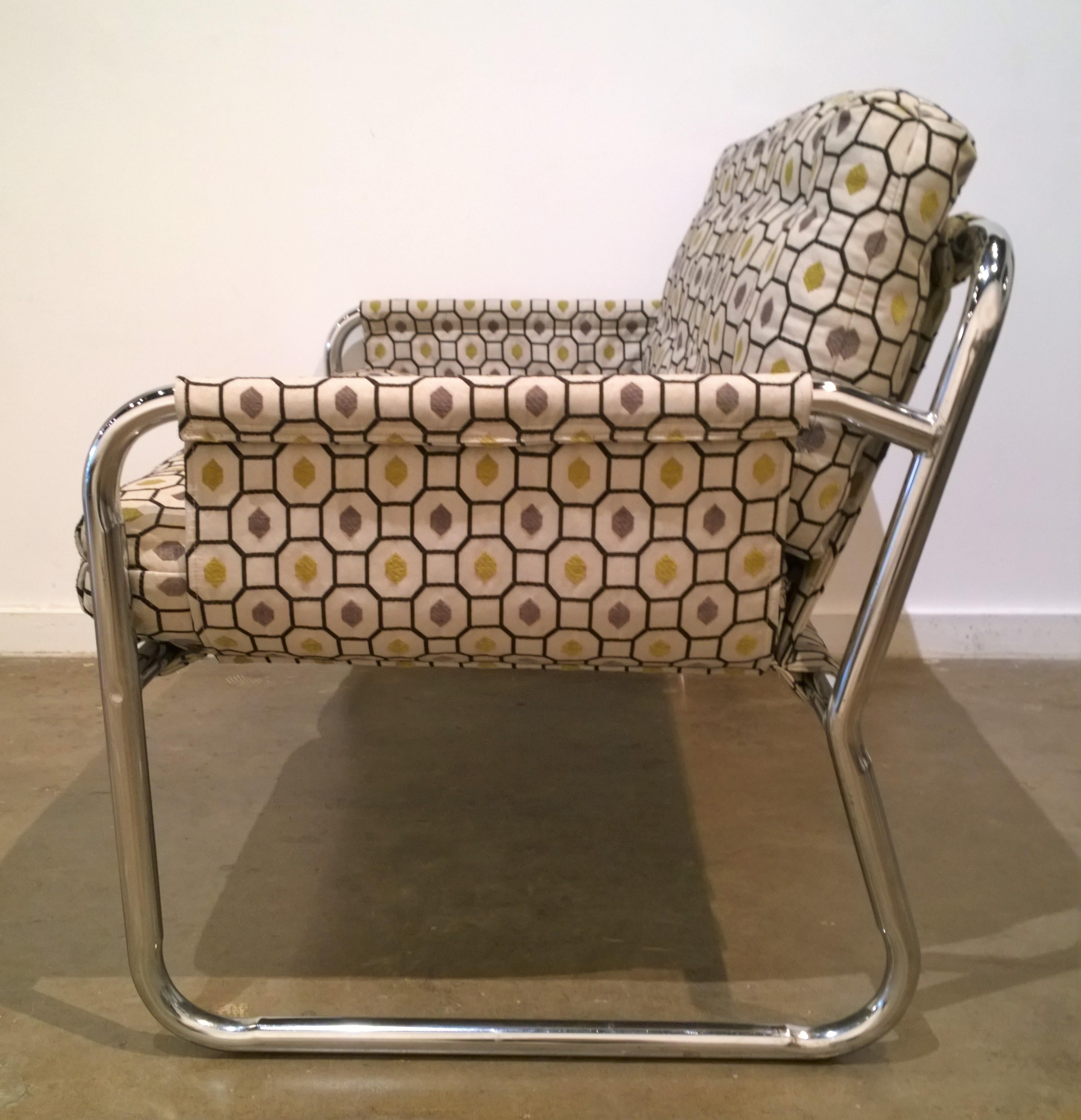 Italian Zermatt Tubular Chrome Sling-Back Settee Upholstered in Gray, Yellow and Black For Sale