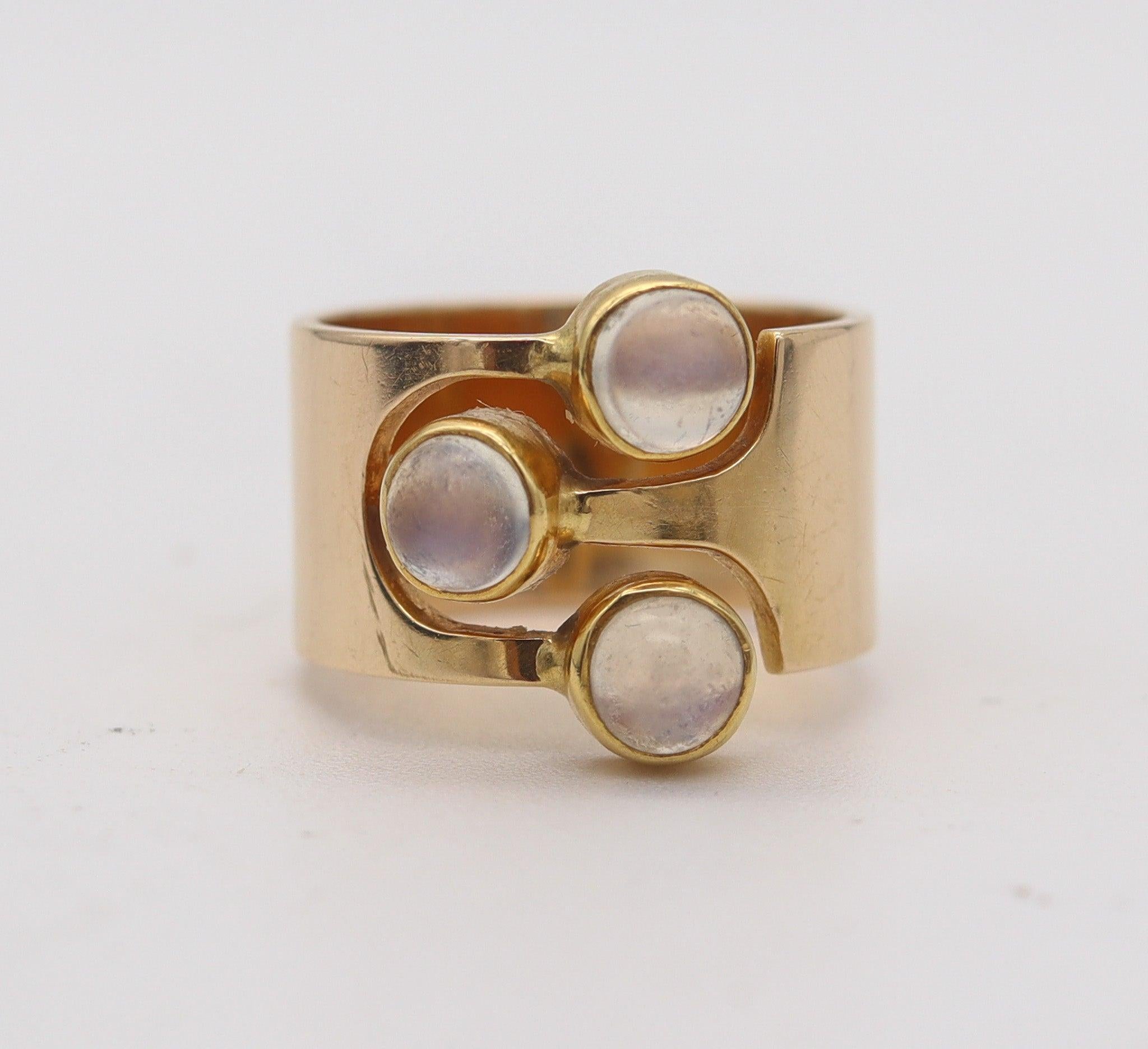 Modernista ZERO-GROUP Anello scultoreo modernista olandese del 1970 in oro 14Kt con pietre di luna in vendita