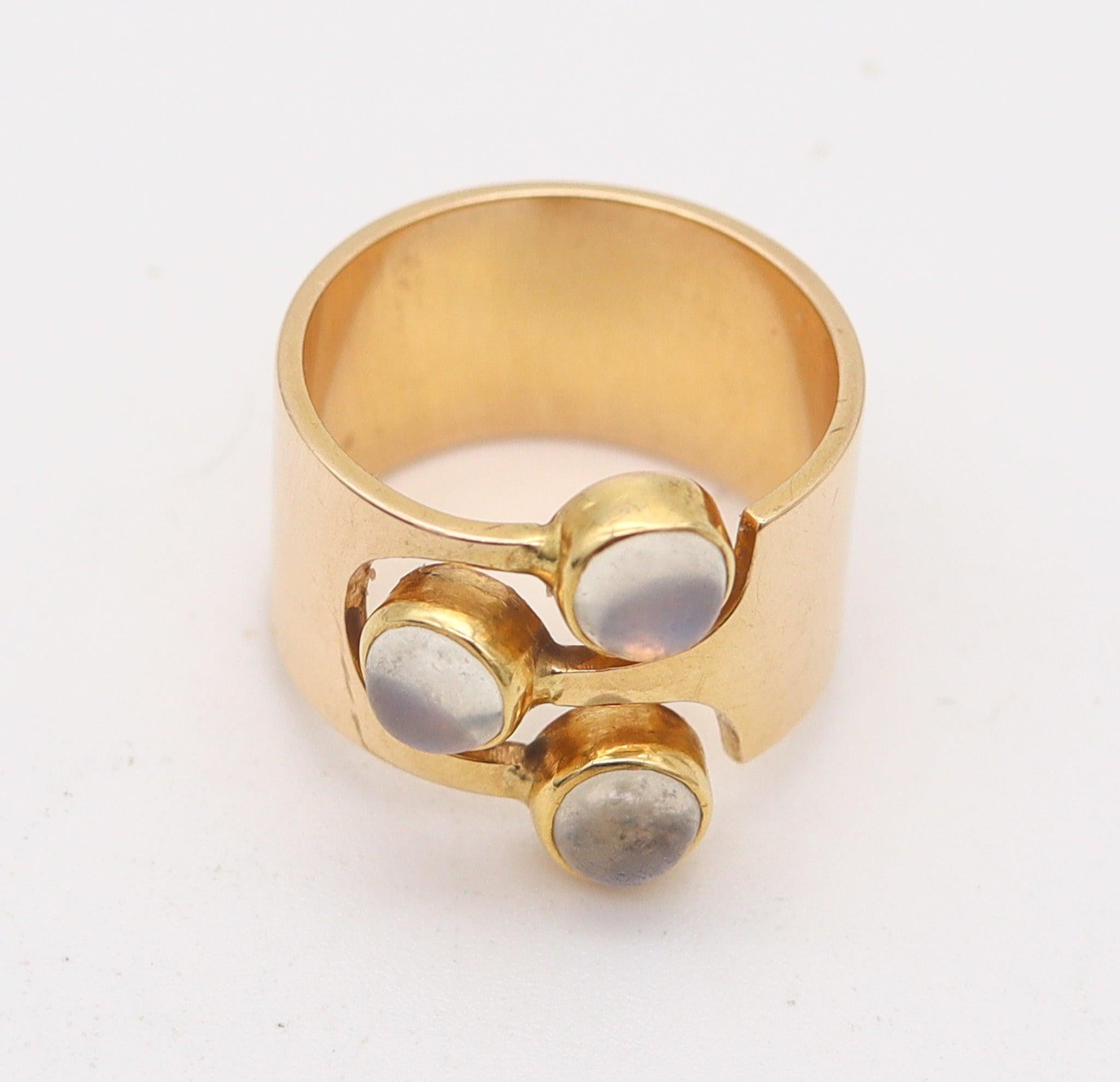 Cabochon ZERO-GROUP Anello scultoreo modernista olandese del 1970 in oro 14Kt con pietre di luna in vendita