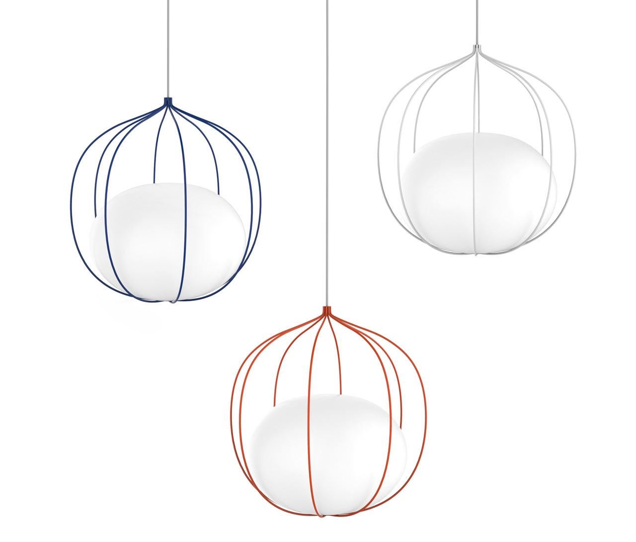 The hoop pendant incorporates a metal cage-like frame made up of eight wires. Inside the frame, a globe-shaped glass diffuser rests at the bottom. The Minimalist design and organic shape of this fixture is achieved by having the electrical wire fed