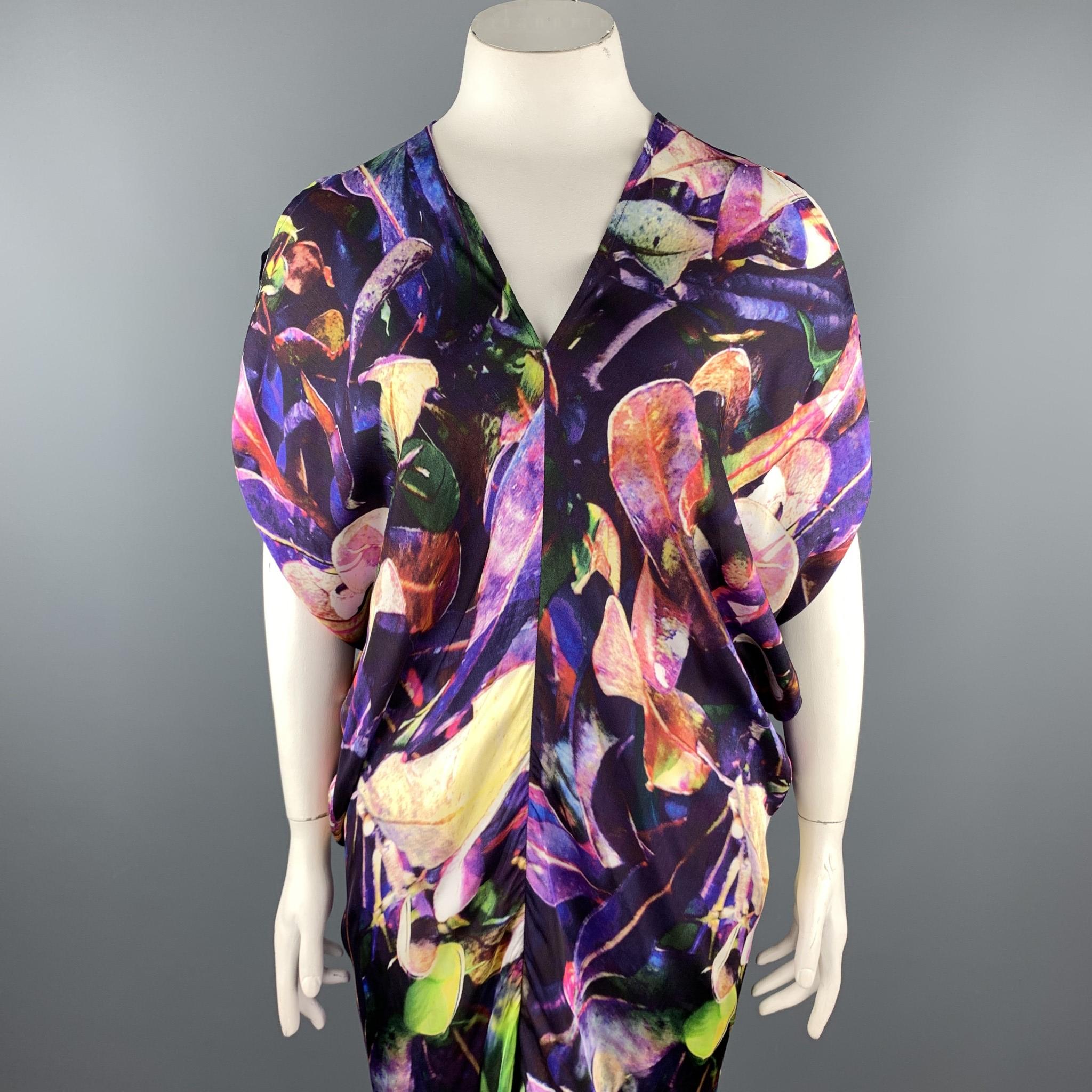 ZERO + MARIA CORNEJO tunic dress comes in purple floral satin twill with an oversized drape silhouette, v neck, could shoulder and pleated front. Made in USA.  Retail $995.00

Excellent Pre-Owned Condition.
Marked: US 10

Measurements:

Shoulder: 14