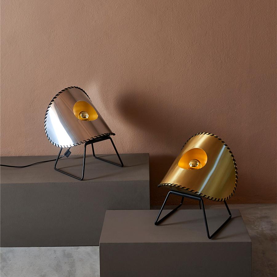 As a lighting product, Zero Lamp stands out with its form and structure. The geometric shape of an ellipse holds great significance for designer Jacob de Baan. With extensive lighting product design experience, the designer has always drawn