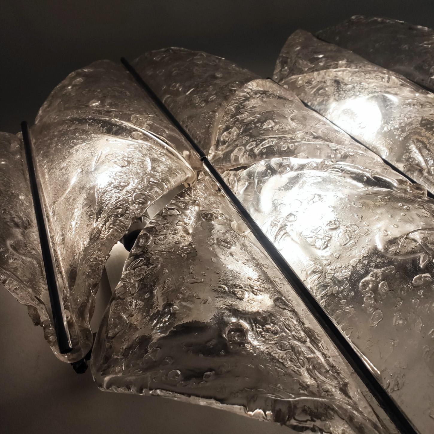 Zero Quattro, Milán. Enorme candelabro brutalista de cristal buble de Murano, Italia, años 70 Hecho a mano en venta