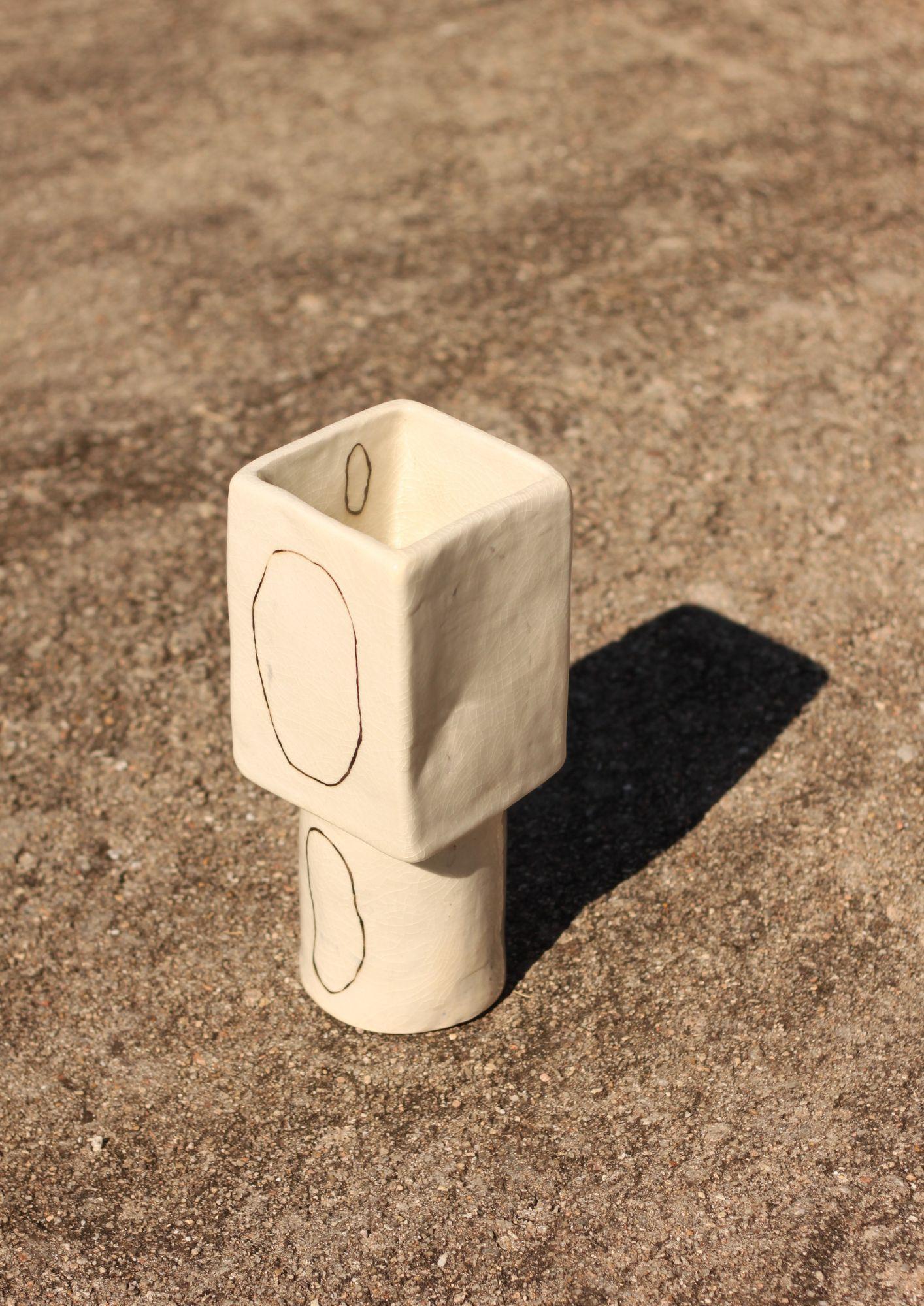 Fired contemporary white ceramic vase inspired in Miró - ZERO serie - obj01, brazil  For Sale
