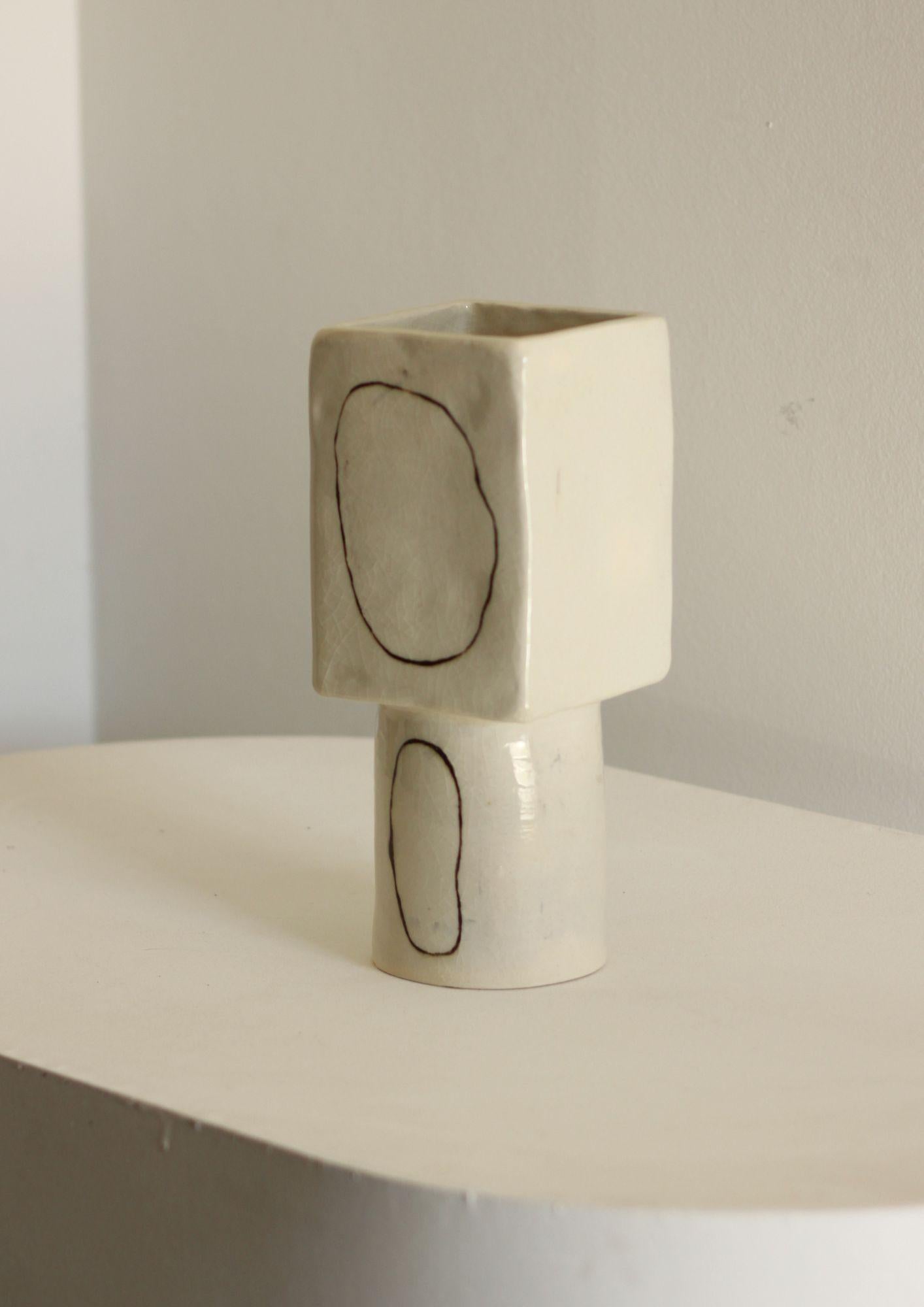 Contemporary contemporary white ceramic vase inspired in Miró - ZERO serie - obj01, brazil  For Sale
