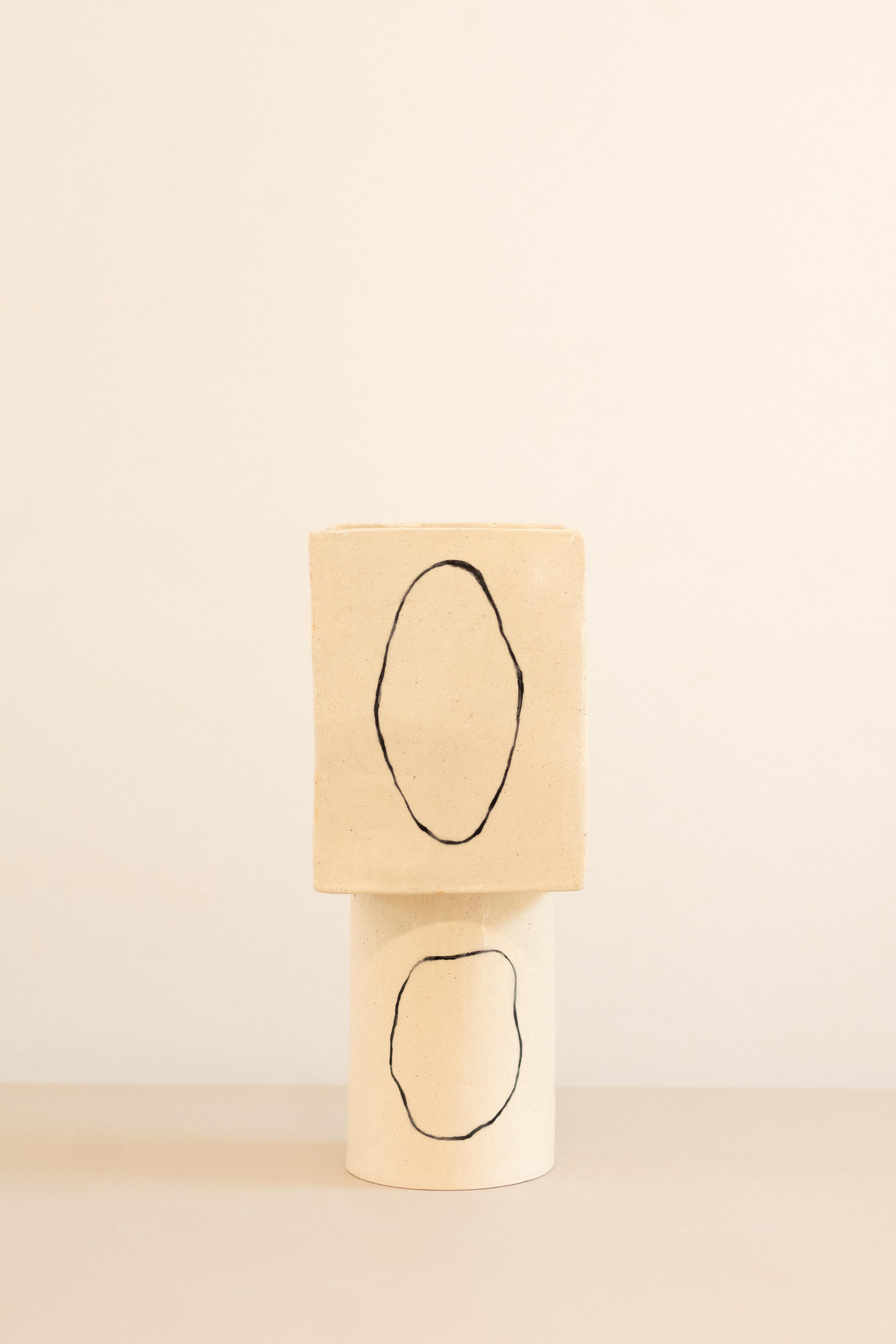 contemporary white ceramic vase inspired in Miró - ZERO serie - obj01, brazil  For Sale 2
