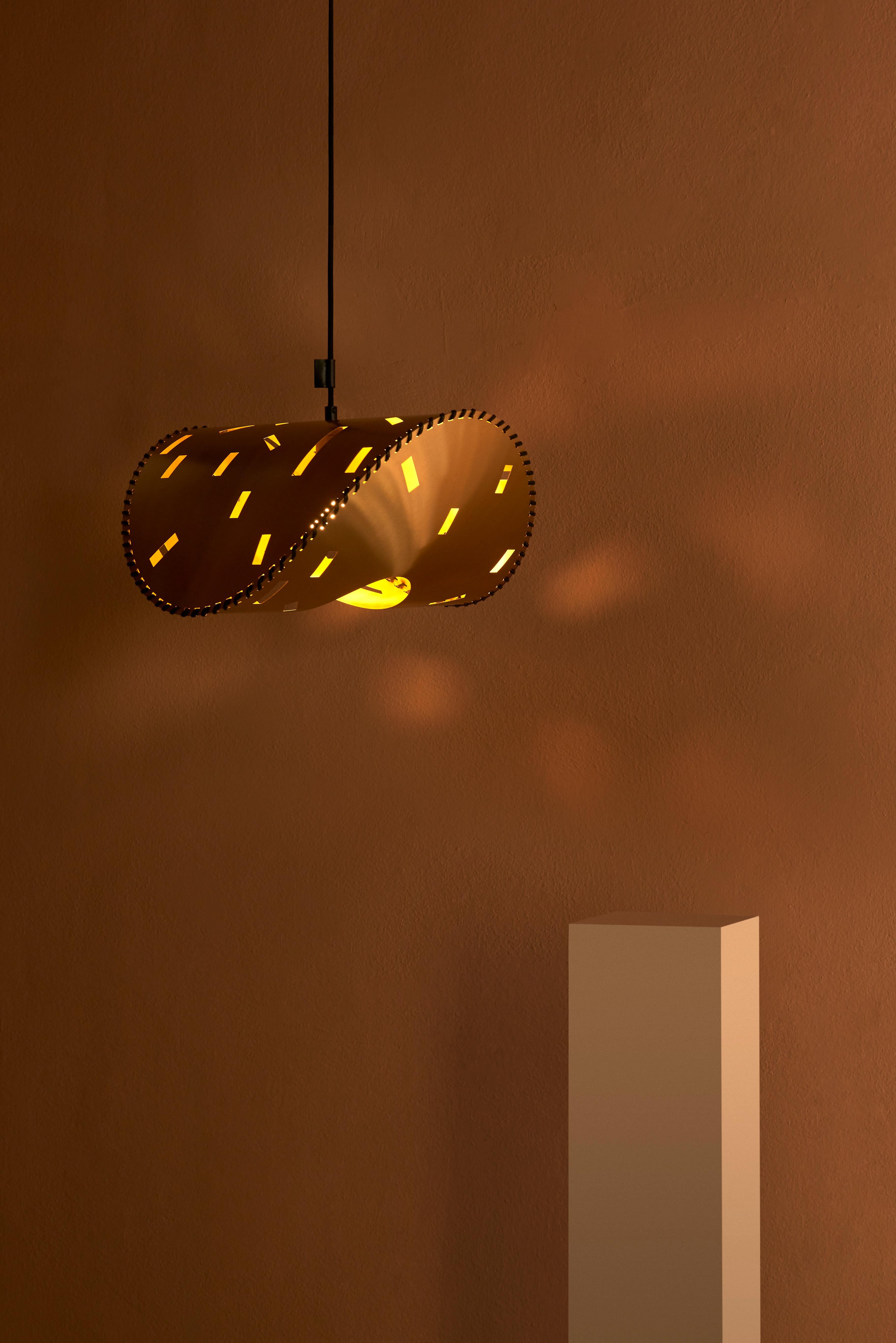 Contemporary Zero Small Pendant Lamp in Vegetable Tanned Leather & Polyacetal by UNIQKA For Sale