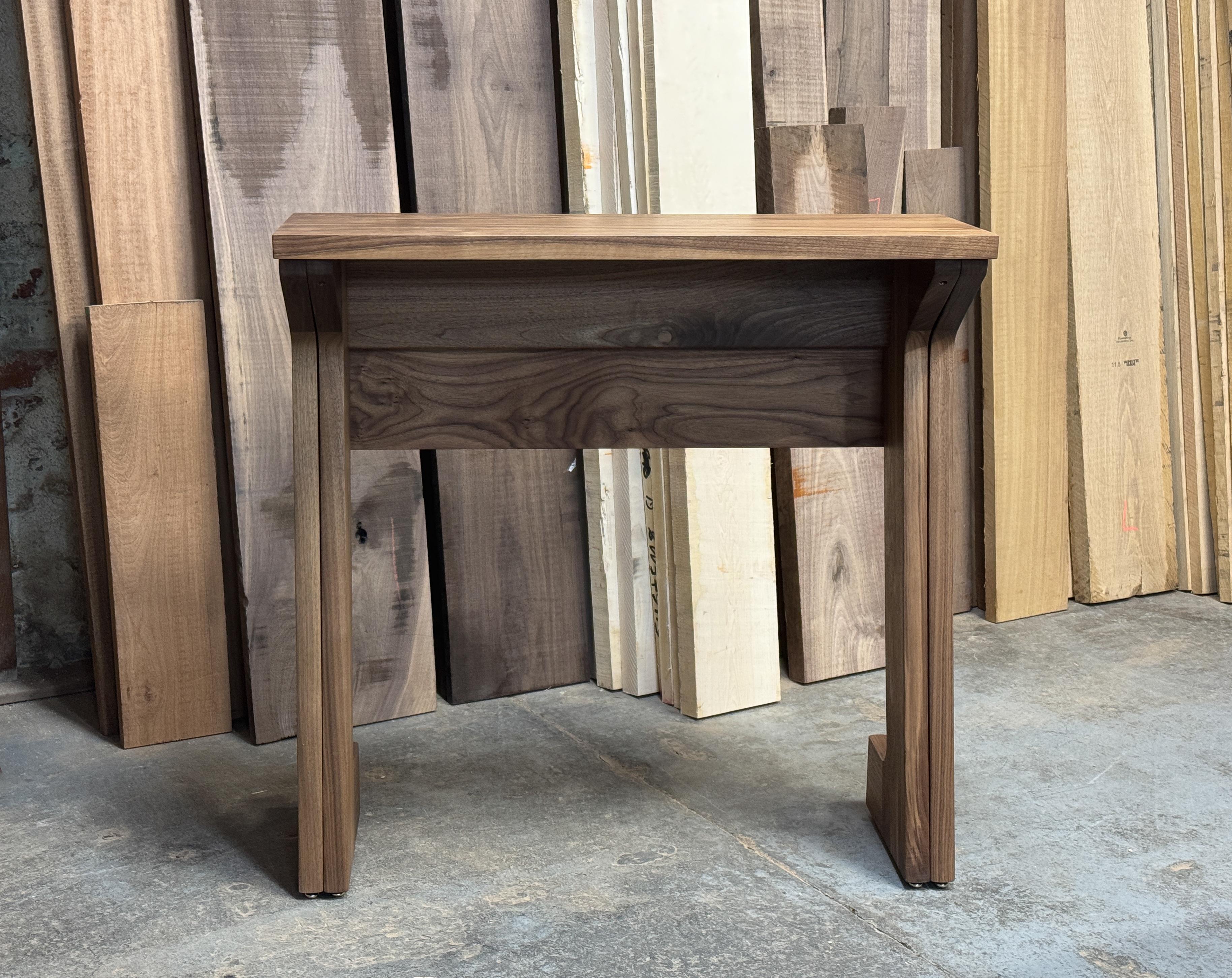 ZETA Expanding Sofa Table In New Condition For Sale In Portland, OR