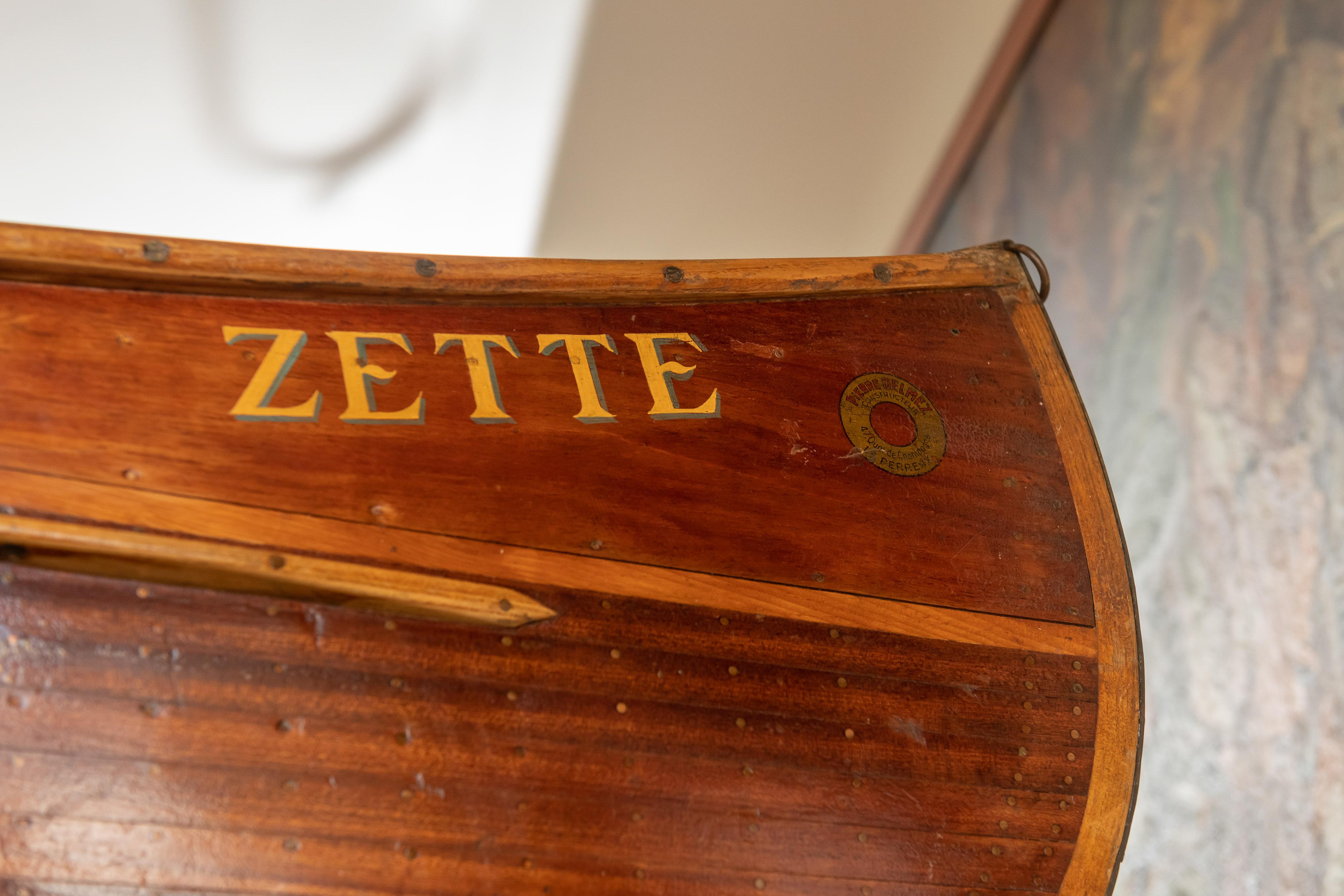 Fein gefertigte französische Holzkanus „Zette“ von Pierre Del Mez, Le Perreaux (Französisch) im Angebot