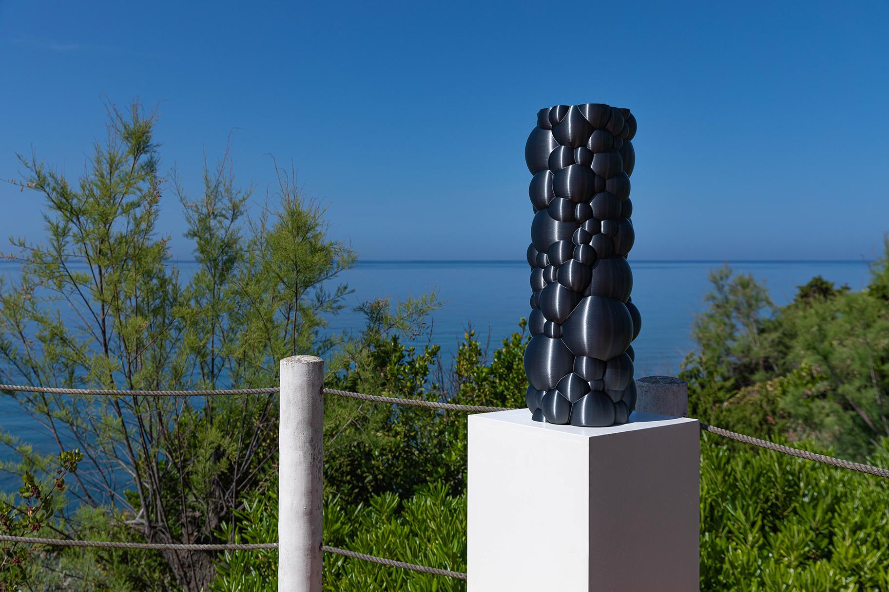 Zeus, Black Contemporary Sustainable Vase-Sculpture For Sale 1
