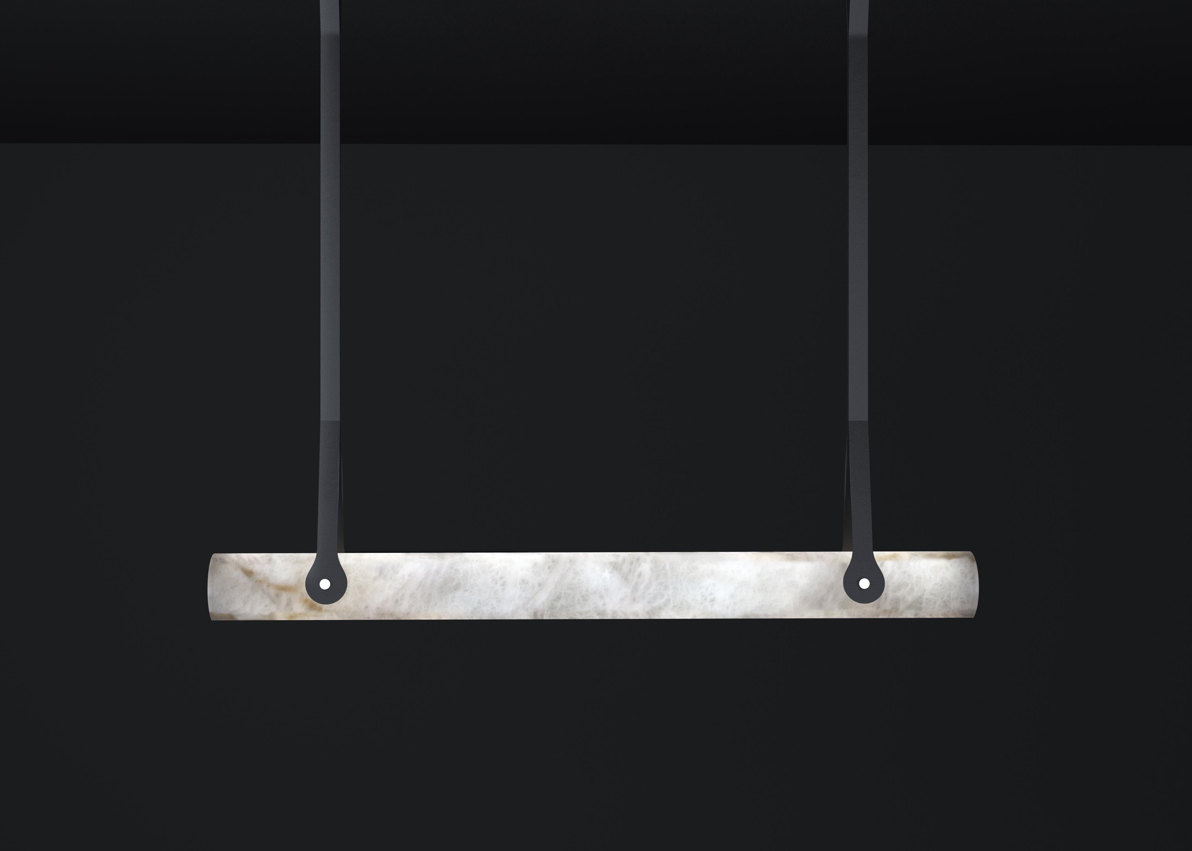 Lampada a sospensione Zeus in pelle nera di Alabastro Italiano
Dimensioni: P 11 x L 120 x H 100 cm.
Materiali: Alabastro bianco e pelle.

Disponibile in diverse finiture: Pelle nera, pelle marrone Earth, pelle marrone Sahara e pelle rosso melograno.