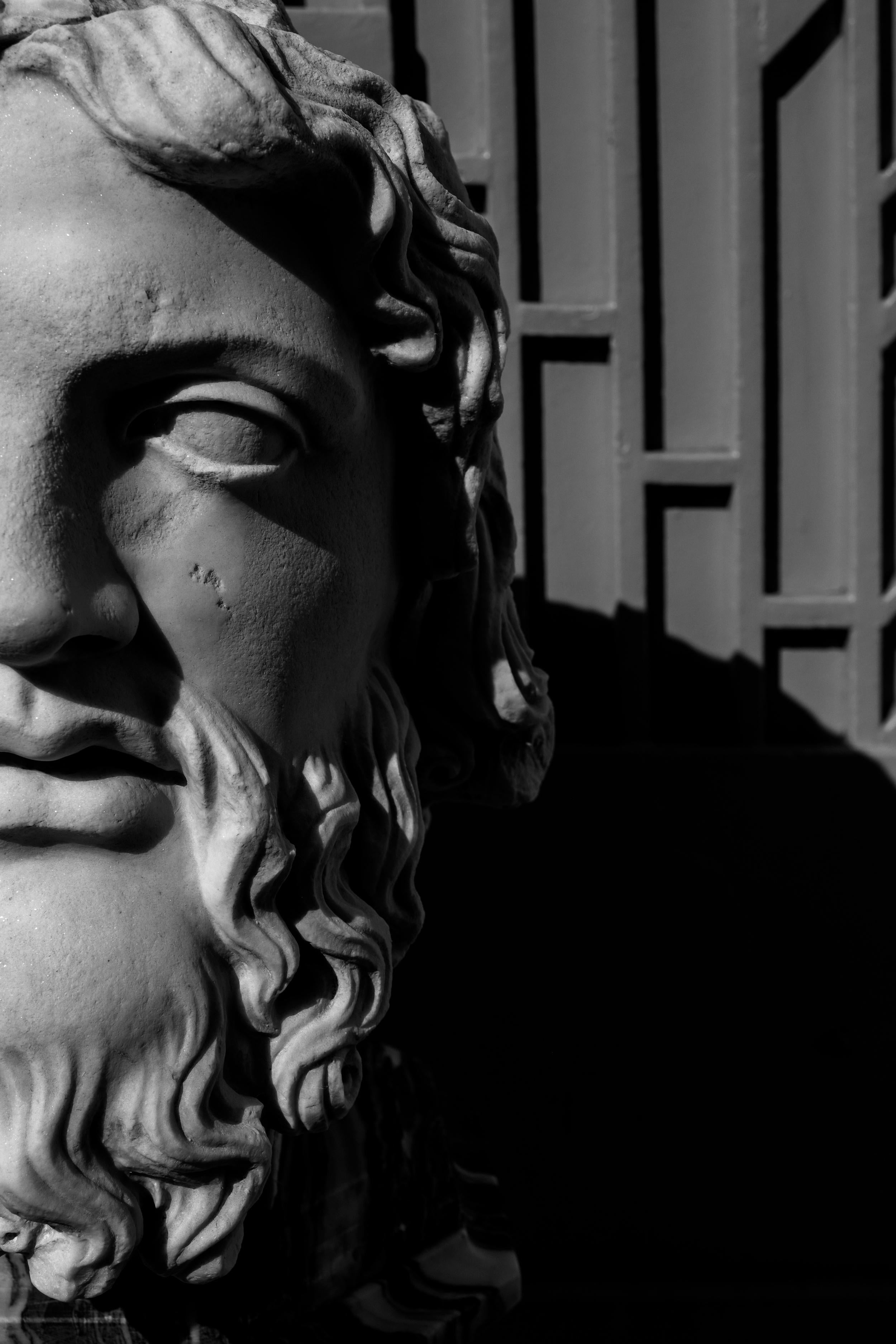 Busto di Zeus realizzato con polvere di marmo compressa Statua in vendita 3