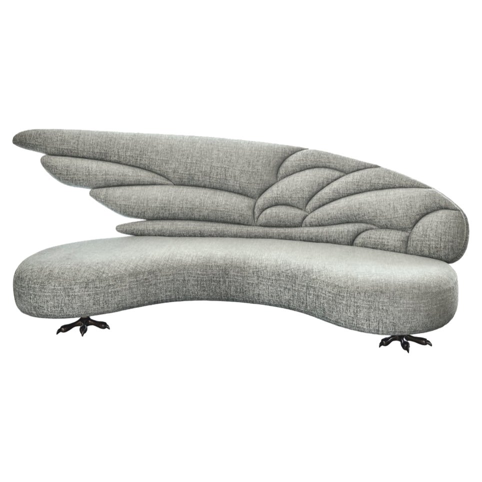 Zeus Flügelsofa, Dreisitzer
Signiertes Werk von Emilie Lemardeley, 2020. Limitierte Auflage von 8 Stück
Handgefertigt in Frankreich. 
Buche, Schaumstoff und Glattgewebe (Leinen und Baumwolle).

Maße: Länge: 110 Zoll
Tiefe: 57 Zoll
Höhe: 39,37