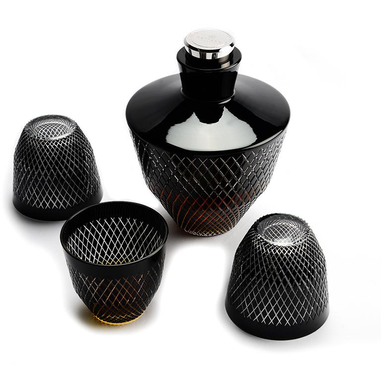 Handgefertigter schwarzer Kristall-Whiskey-Dekanter und Stopper von Zeville „Elyon“ (Schweizerisch) im Angebot
