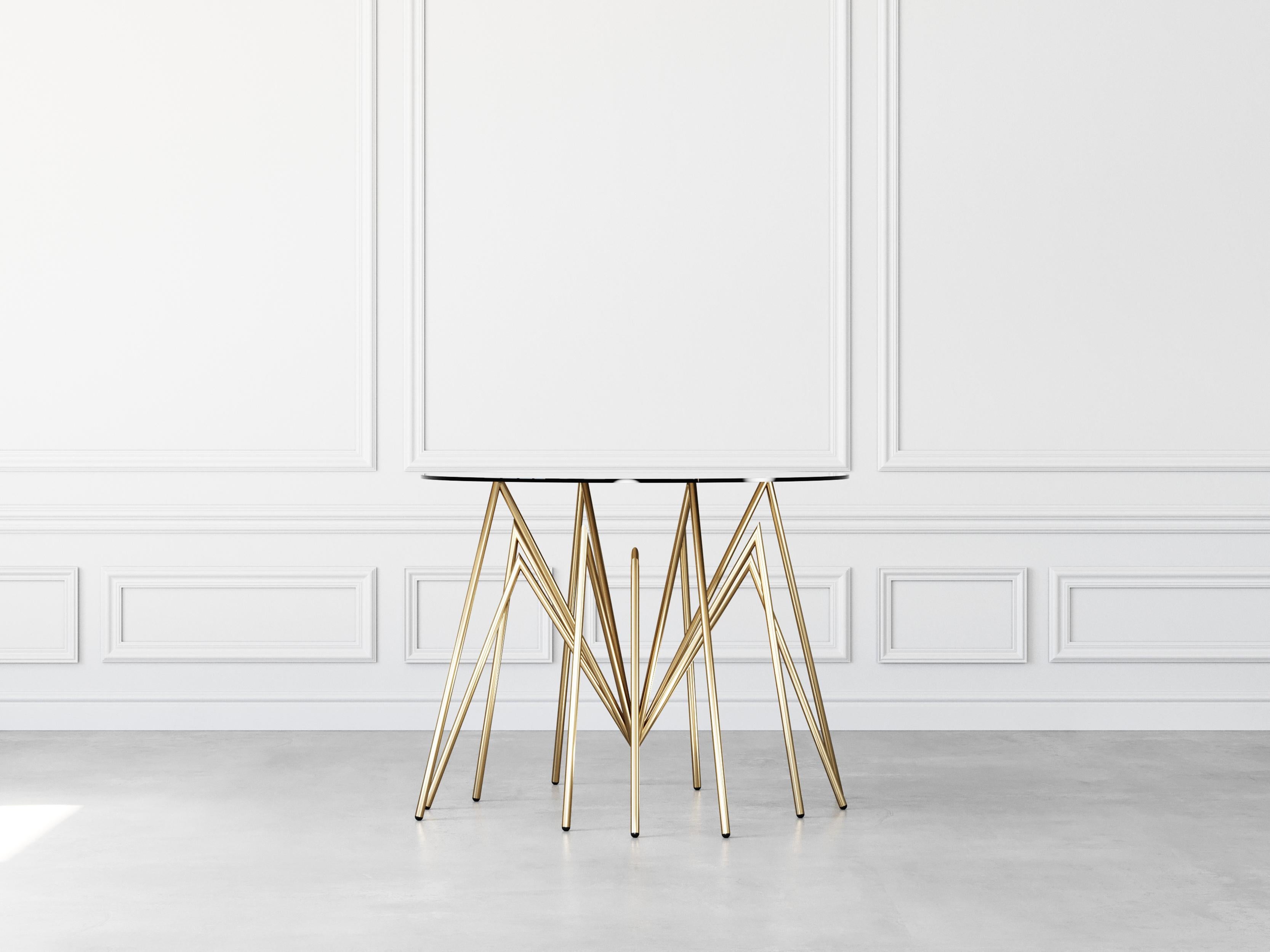 Zeville Ennox spider has it source in nature. It merges unconventional design with the highest demand for quality and high-end materials.
A stylistically singular piece with a stand-out design. Gold-plated by Hand using traditionell methods. Hand