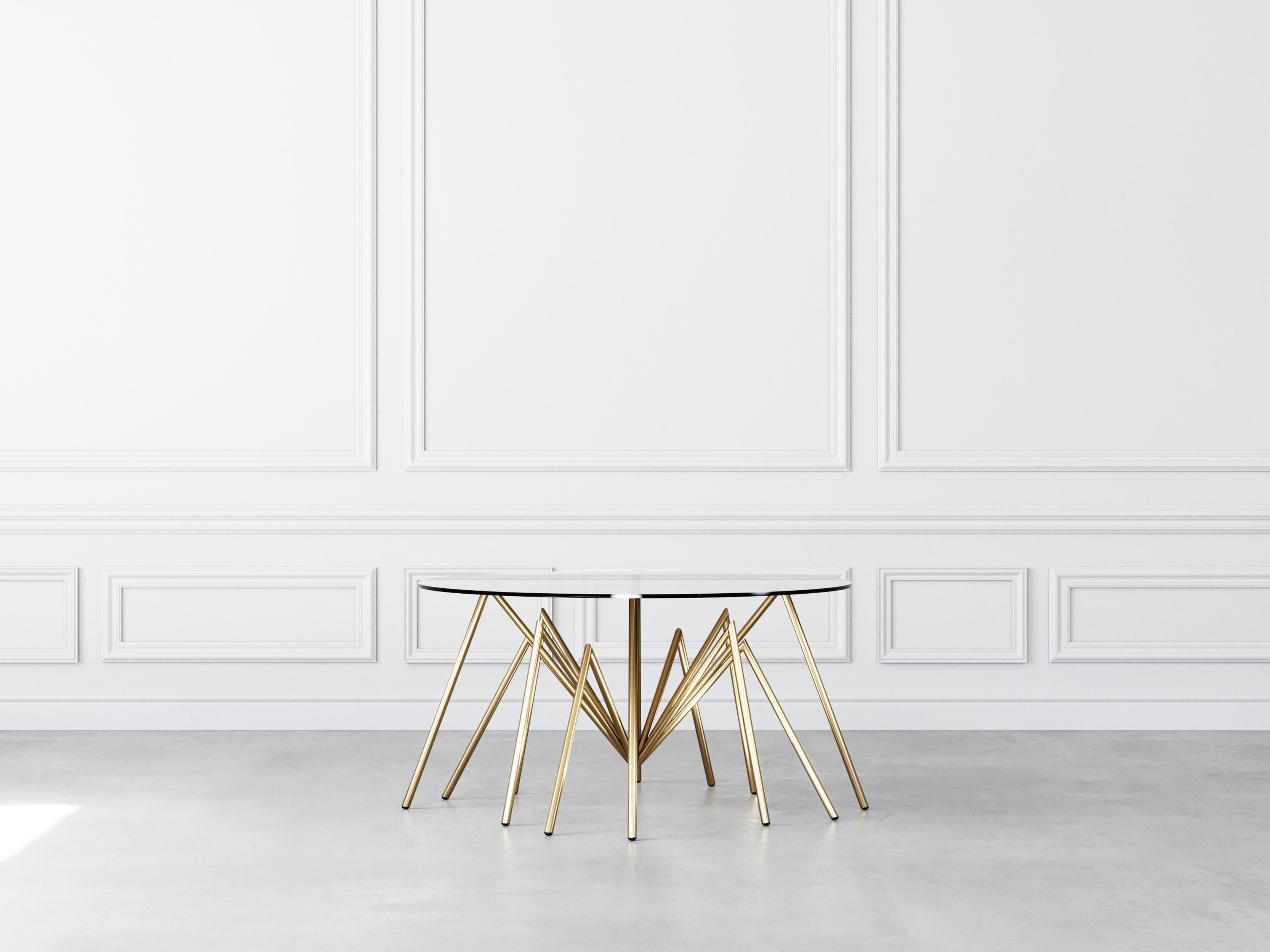 Zeville Ennox spider has it source in nature. It merges unconventional design with the highest demand for quality and high-end materials.
A stylistically singular piece with a stand-out design. Gold-plated by Hand using traditionell methods. Hand
