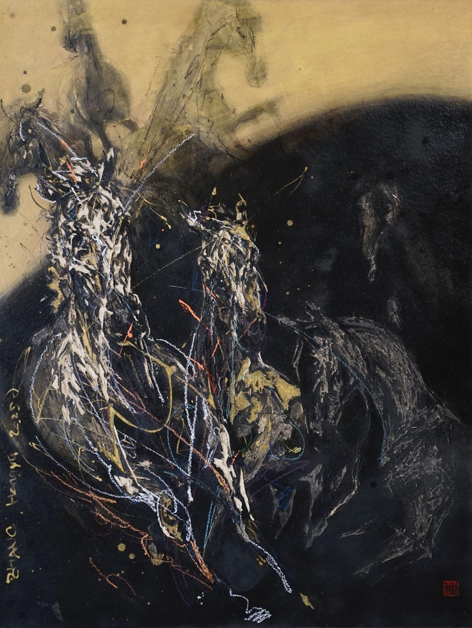 Nocturnal Melody 24 ist ein einzigartiges Gemälde des zeitgenössischen Künstlers Hongyu Zhang. Das Gemälde wurde mit Tusche, Acryl, Kohle, Pastell und Radierung auf Graukarton auf Leinwand gemalt und hat die Maße 130 × 97 cm (51,2 × 38,2 in). Die