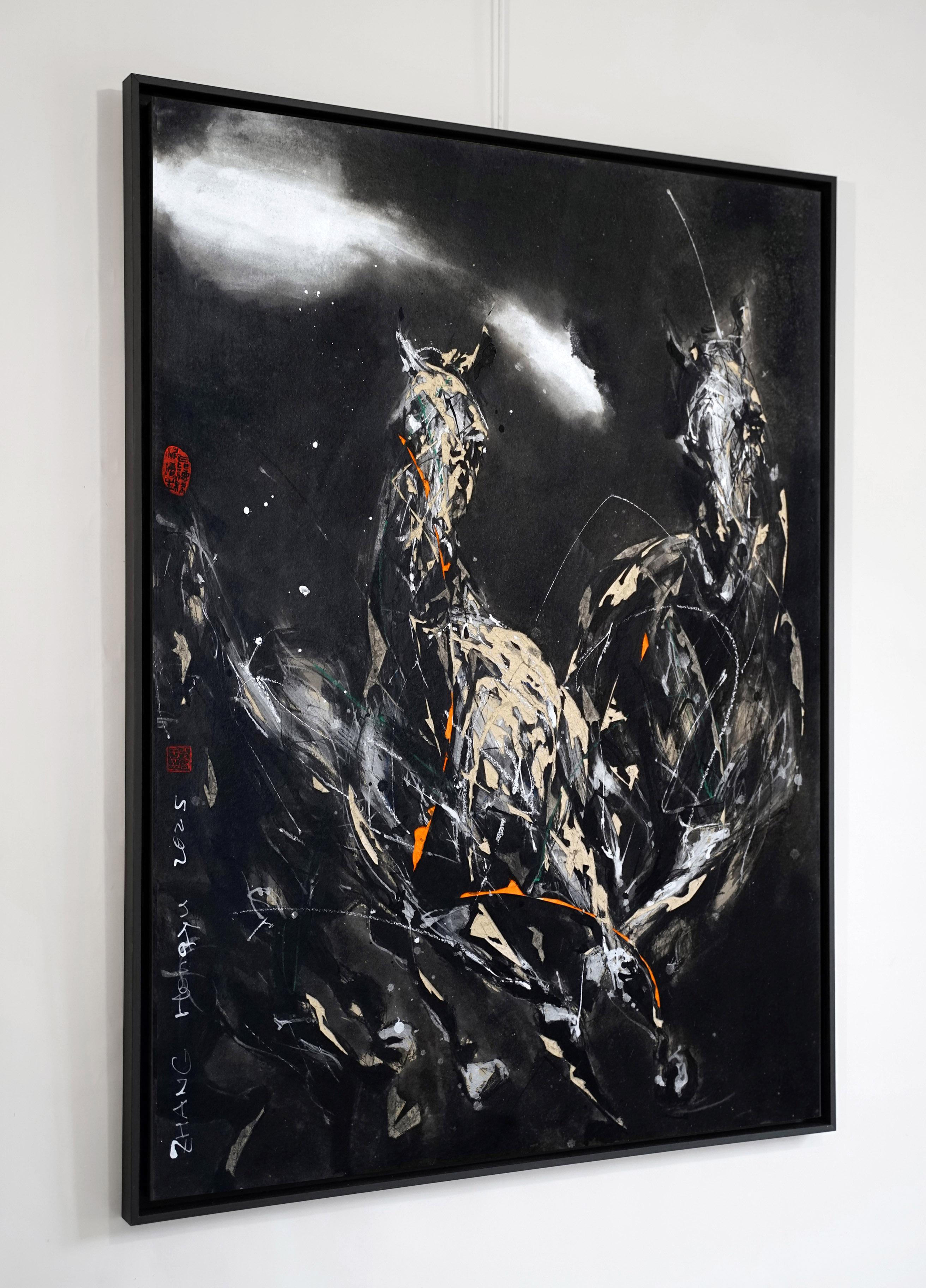 Nocturnal Melody 25 di Zhang Hongyu - pittura di animali, cavalli in corsa, buio in vendita 3