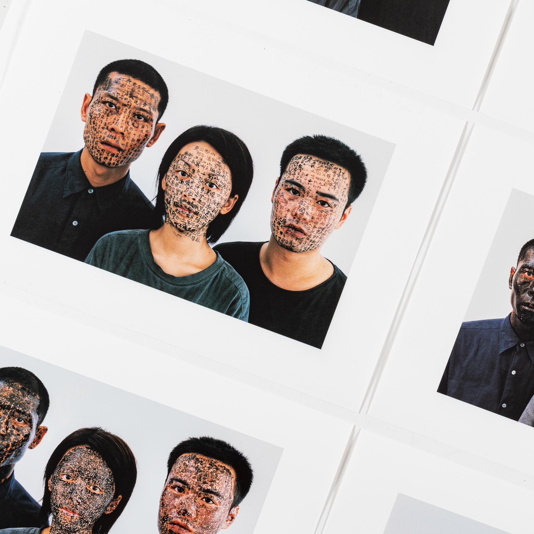 Árbol genealógico de Shanghai - Photograph Contemporáneo de Zhang Huan