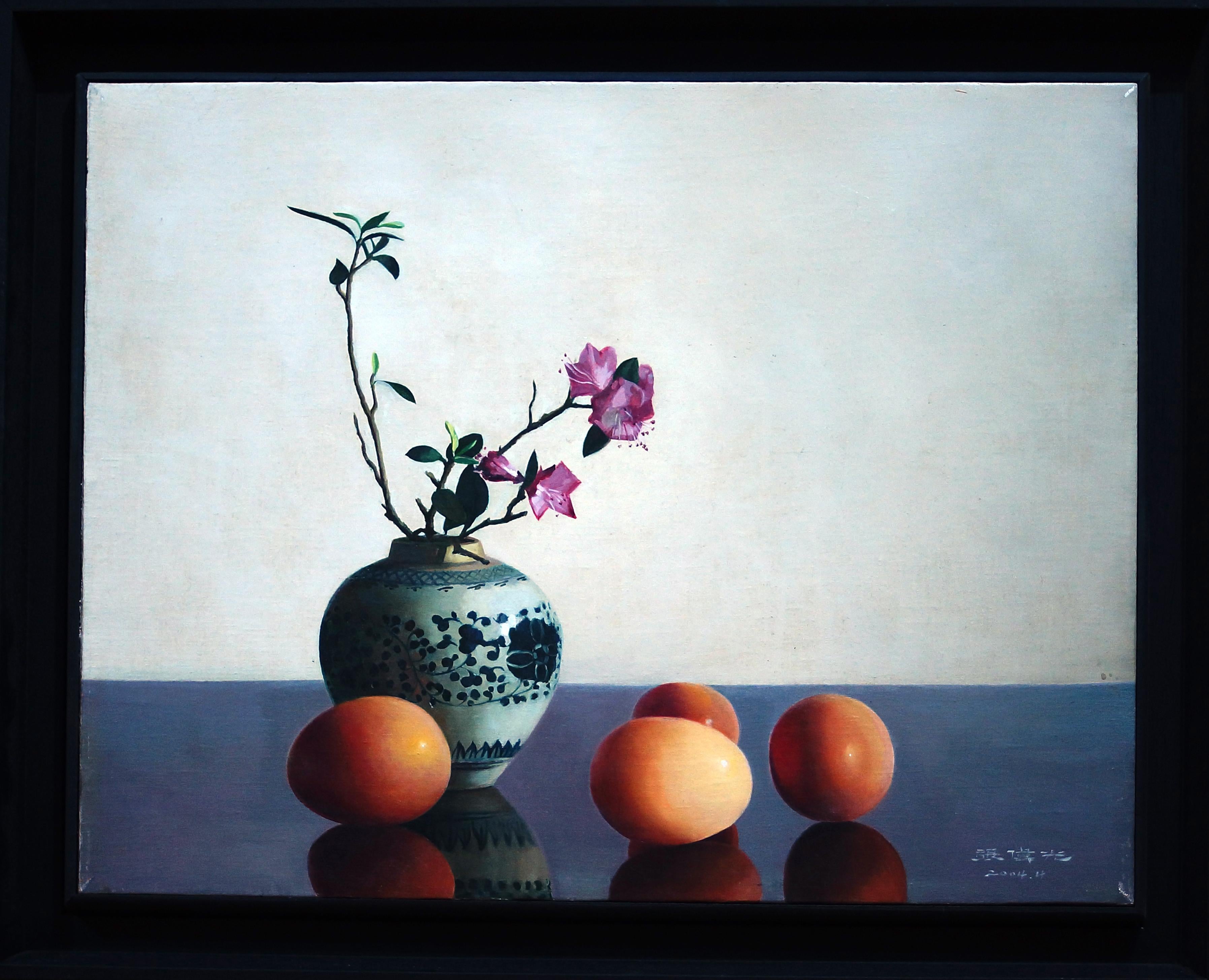 Flowers and Eggs (LU65034434971) is an original oil on canvas realized by the chinese painter Zhang Wei Guang (Mirror) in 2004.
Excellent conditions.

Chinese Antiques on the Table (LU65034433301) is an original oil on canvas realized by the chinese