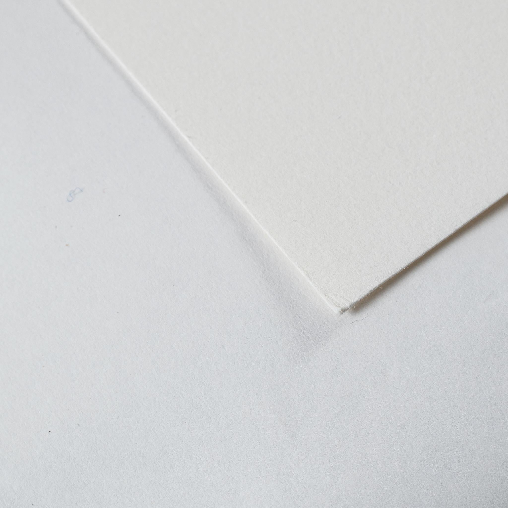 Lithographie imprimée en couleurs
Edition de 99
Signé, numéroté et daté au recto.
Excellent. Petits plis de manipulation et légères traces de salissures superficielles. Cela ne détourne pas l'attention des couleurs vives de l'œuvre.

Notre mission