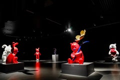 Red Bear with A Yellow Flower Art Deco Sculpture Out Door