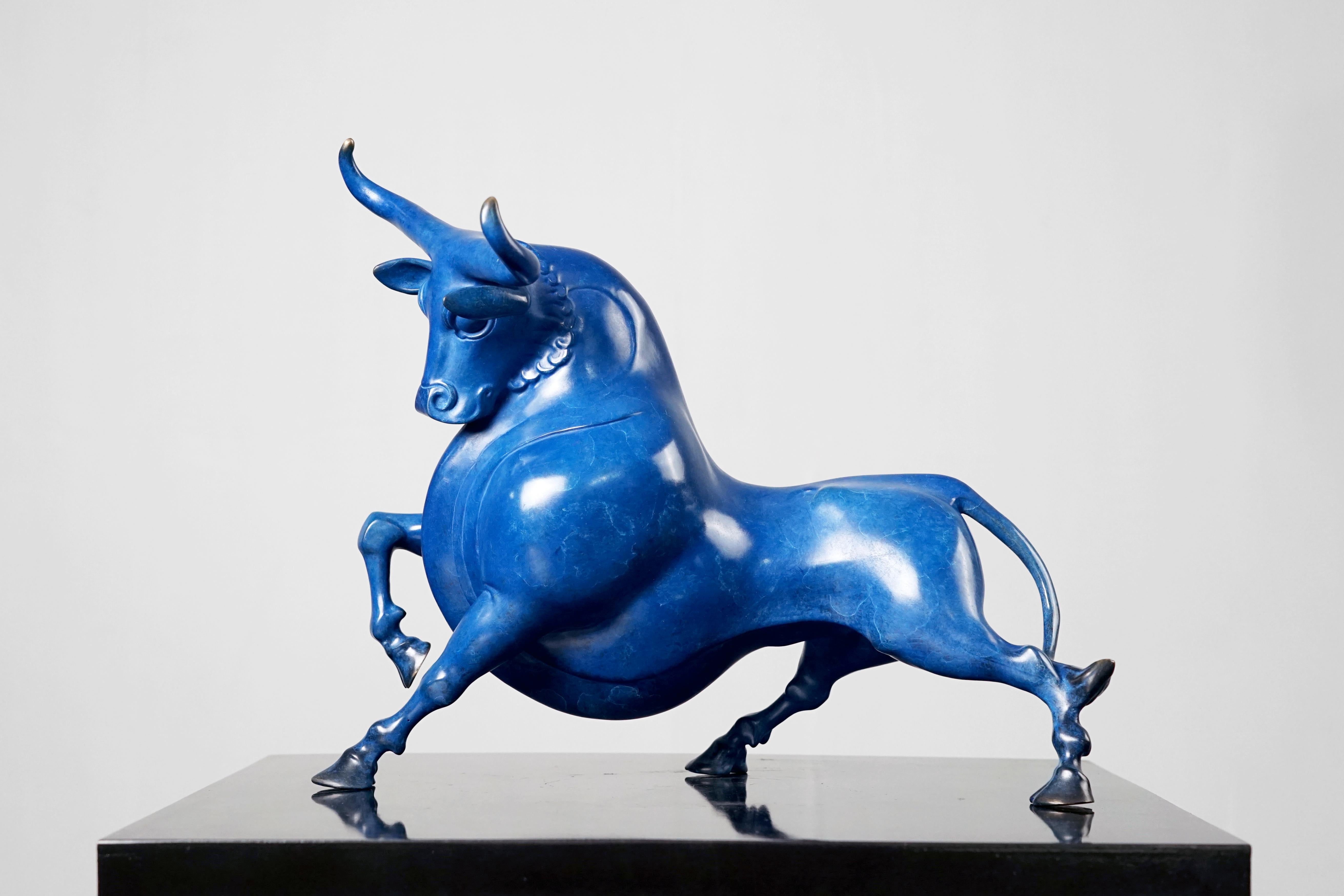 Bull - Sculpture by Zhao Yongchang