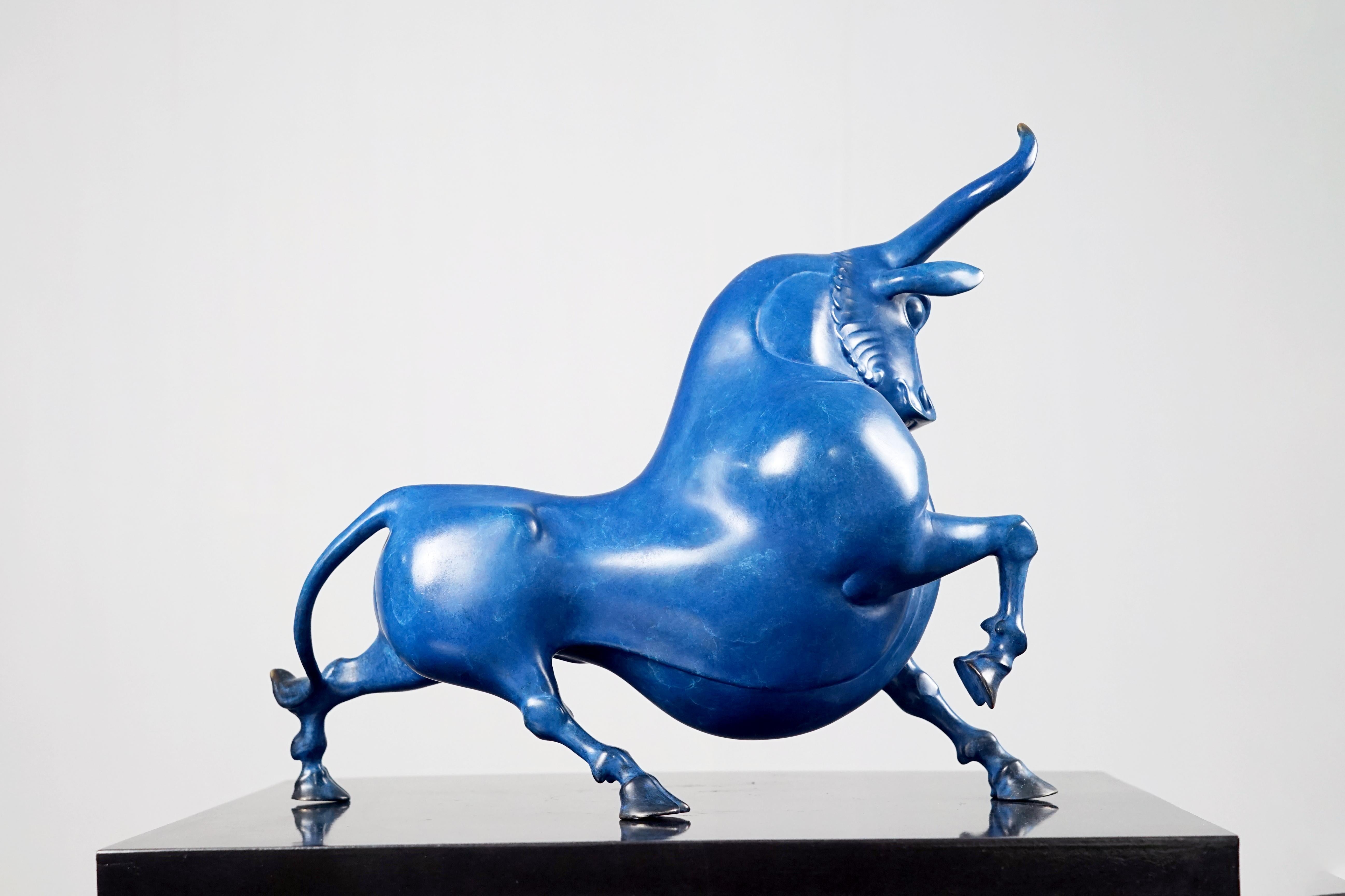 Bull - Modern Sculpture by Zhao Yongchang