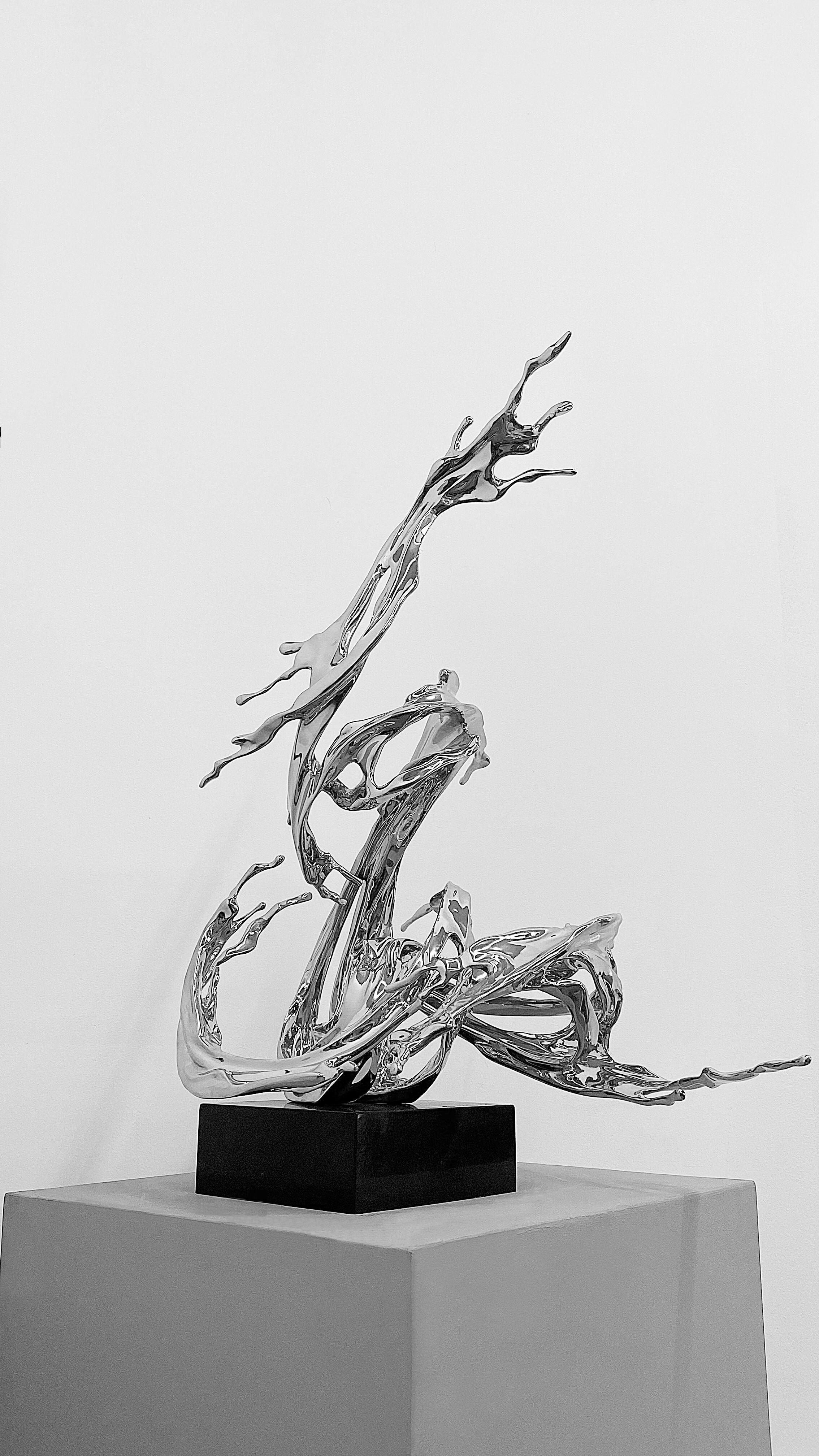 Petite sculpture chinoise contemporaine en acier inoxydable - Sculpture de Zheng Lu