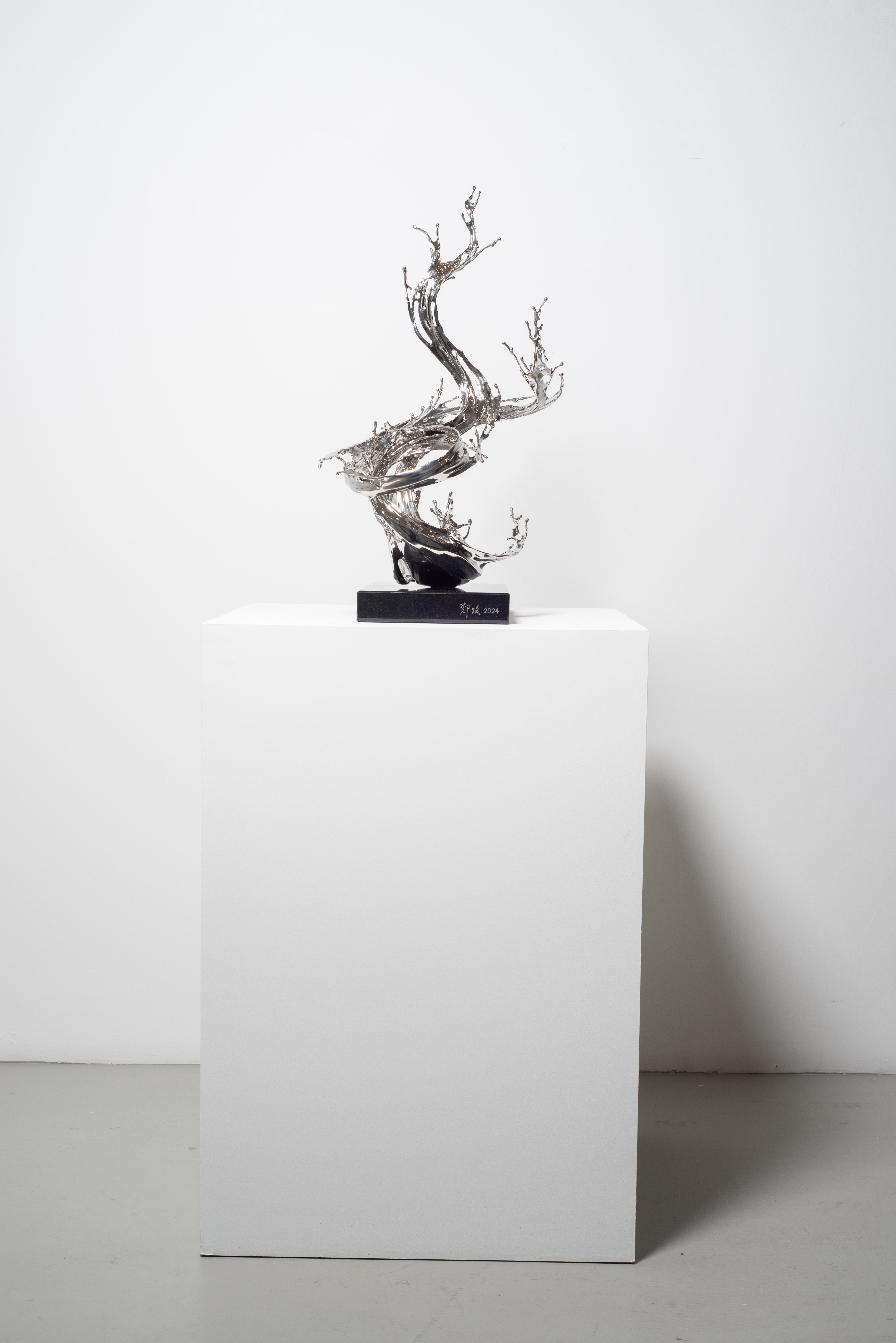 Contemporary Chinese small stainless steel sculpture inspired by water For Sale 2