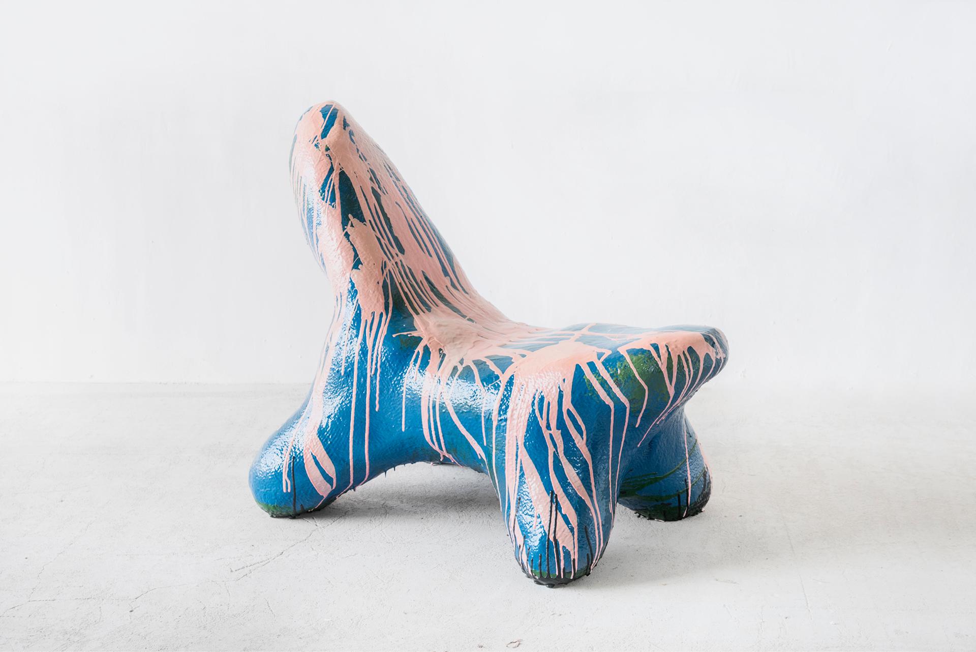 Zhou Yilun 
Chaise contemporaine bleue
Design contemporain chinois 
De la série 