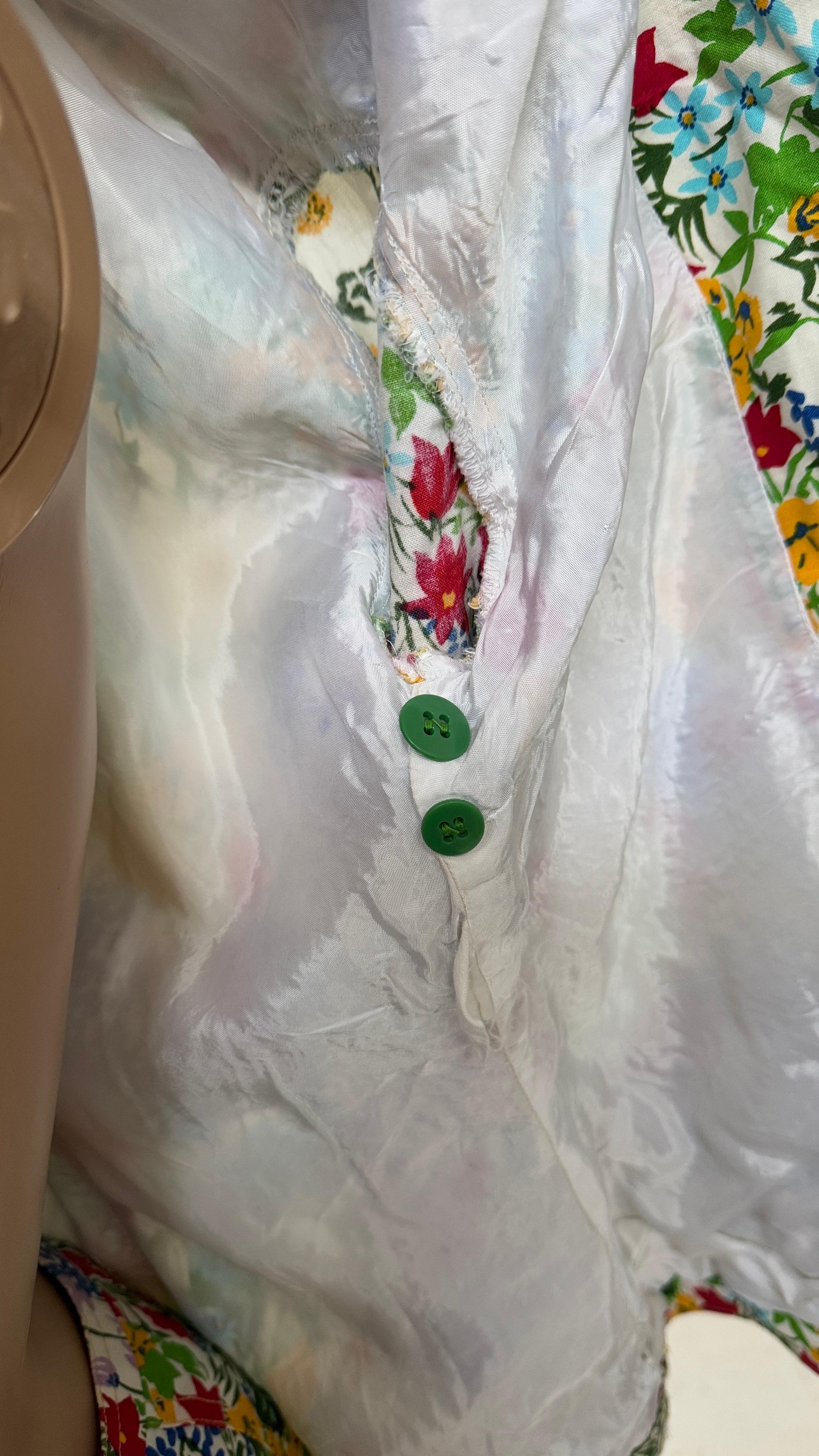 Step into the vibrant spirit of the 1970s with this stunning two-piece set from Zibaut, a French fashion house known for its refined craftsmanship and bold prints. Made in France, this ensemble consists of a tailored jacket and an A-line pleated
