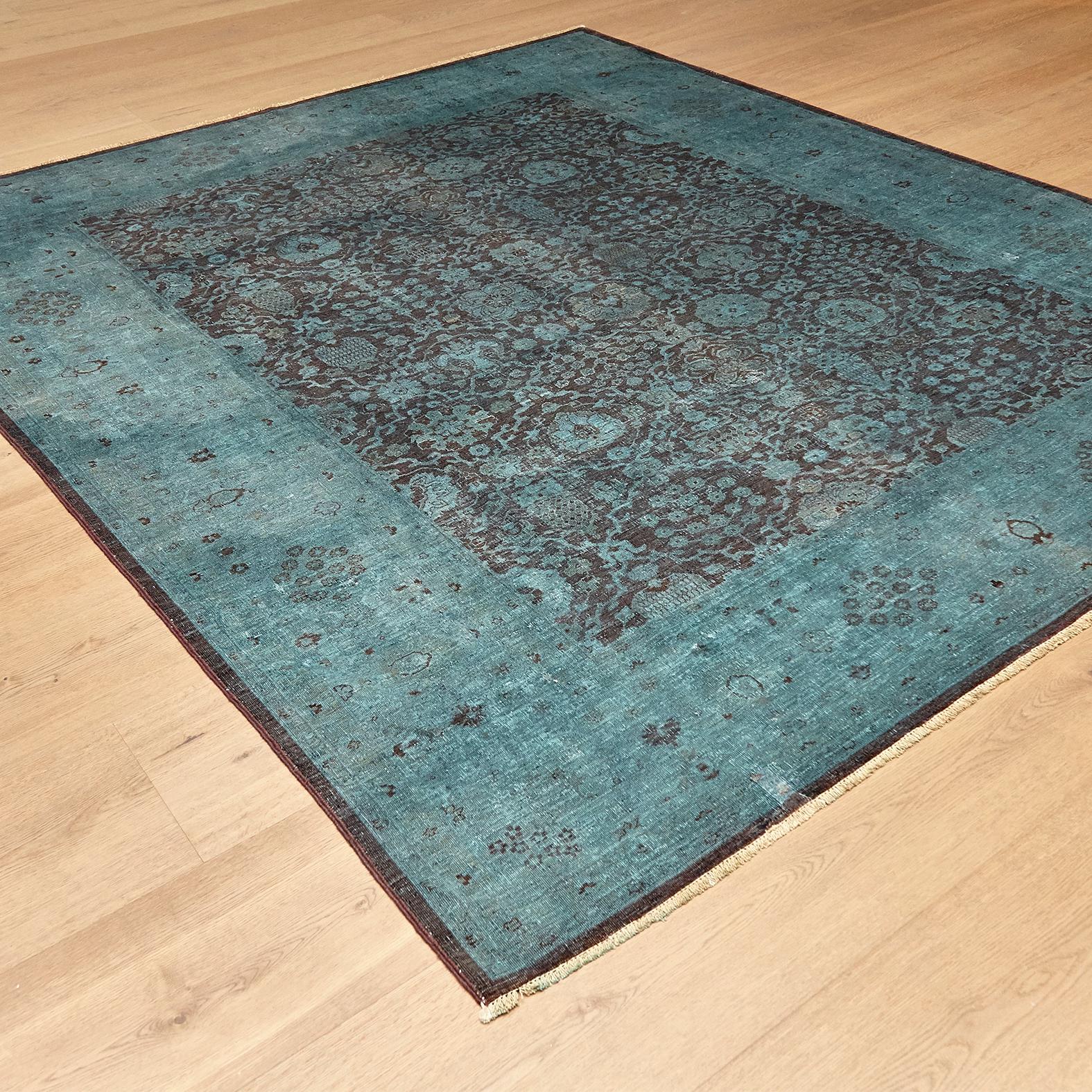 Ziegler large rug made in Pakistan, circa 2000.

Hand knotted.
Stone washed

Measures: 248 x 296

70965.