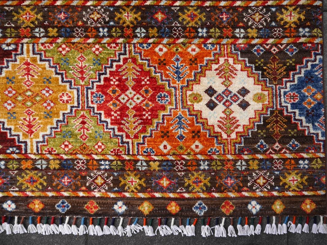 Tribal Tapis Ziegler rayé noué à la main design tribal Djoharian Collection en vente