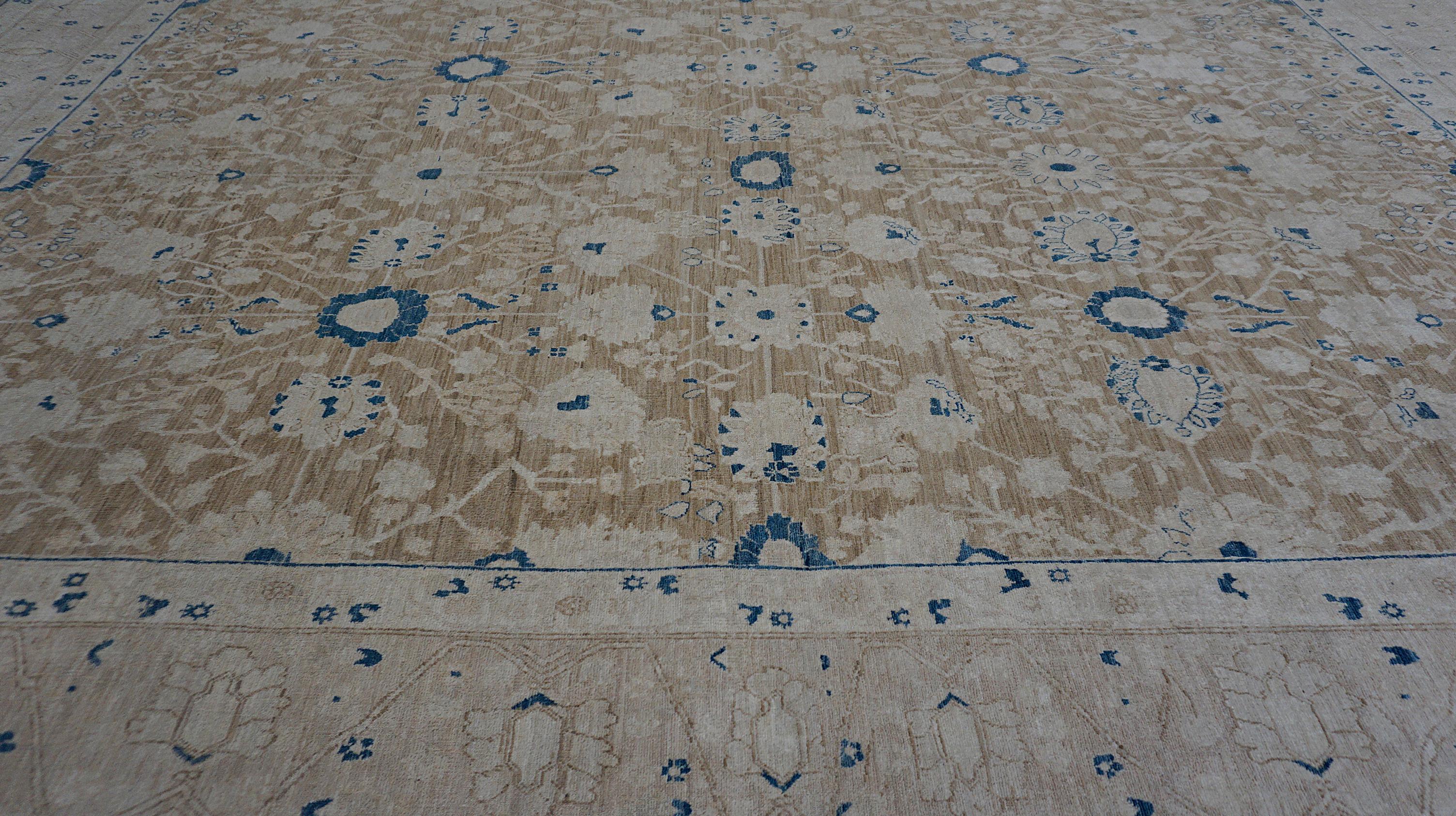 Pakistanais Ziegler Sultanabad-Inspired Wool Rug in Beige Brown and Blue 9' x 12 en vente