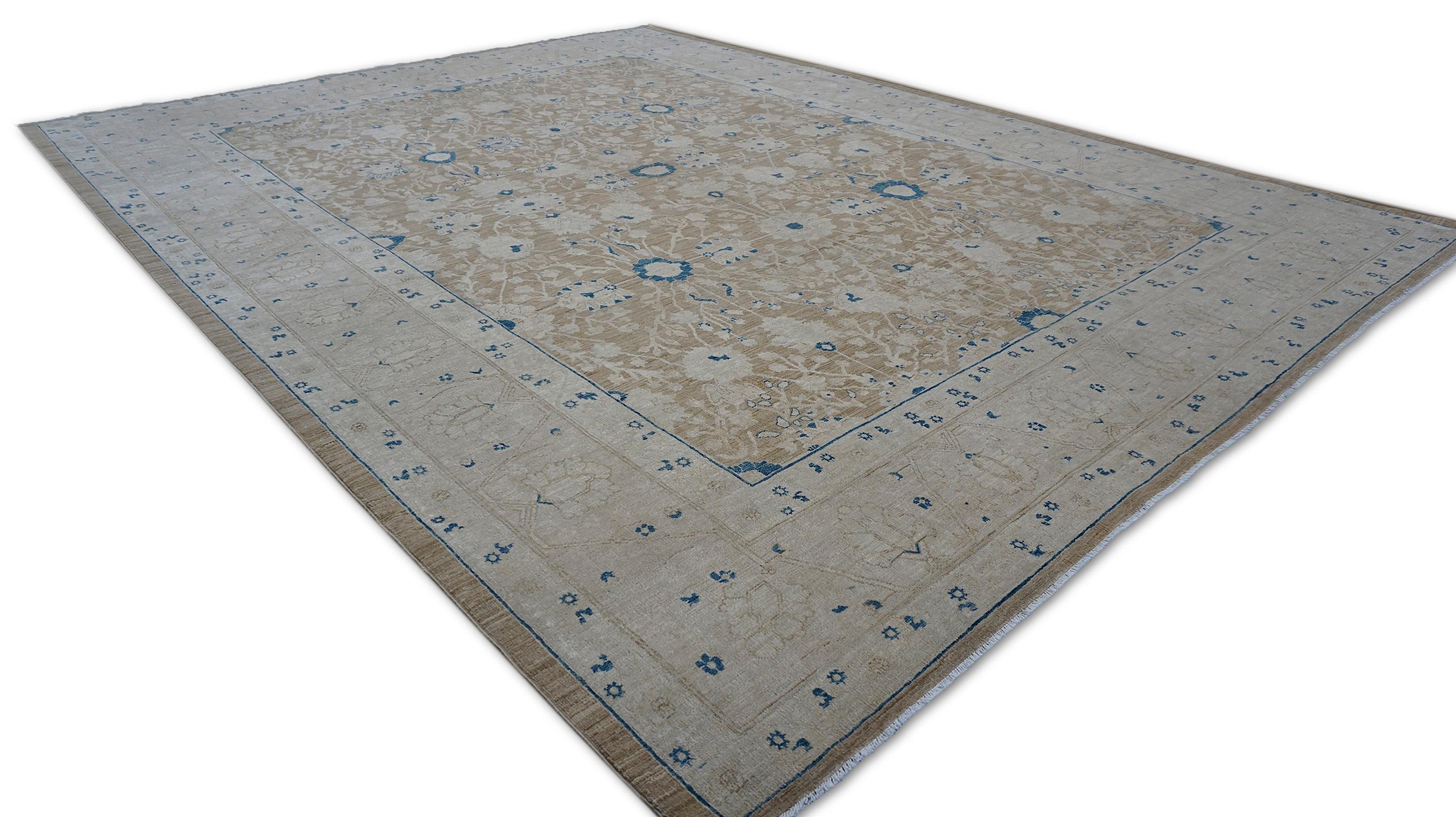 Noué à la main Ziegler Sultanabad-Inspired Wool Rug in Beige Brown and Blue 9' x 12 en vente