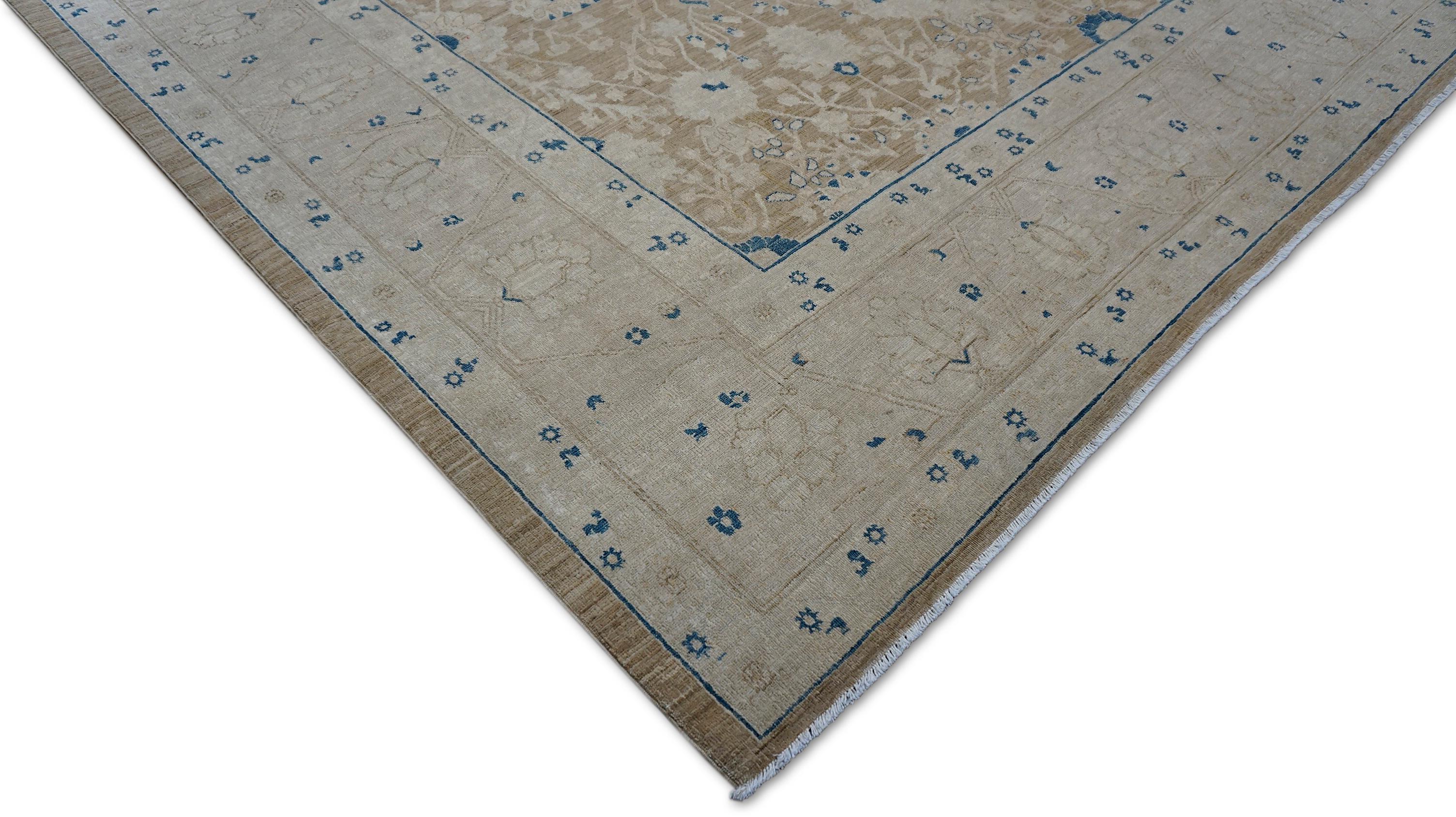 XXIe siècle et contemporain Ziegler Sultanabad-Inspired Wool Rug in Beige Brown and Blue 9' x 12 en vente