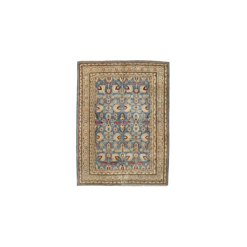 Turkish Oushak Rug Centerless palmette design on a blue background in the central field.
- The rest of the decorative elements follow linked patterns of figures.
- Highlight the use of beige in your scenes.
- Great decorative strength and character