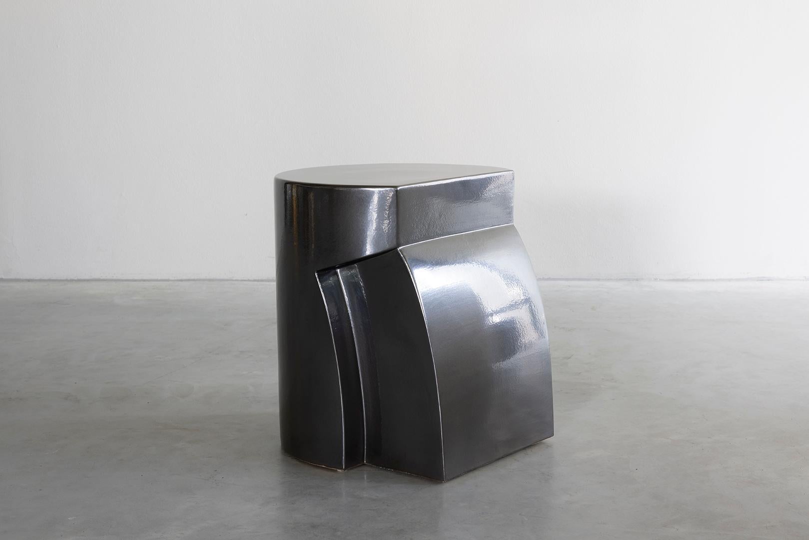Zig Object by Van Rossum
Dimensions: L 41 x W 40 x H 45 cm
Materials: Ceramic

For over 40 years, Van Rossum has designed and handmade solid and sustainable furniture from the workshop in Bergharen, the Netherlands. Exquisite craftsmanship,