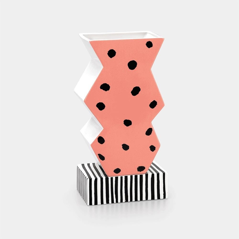 ZIG ZAG Ceramic Vase by Roger Selden for Post Design Collection/Memphis In New Condition For Sale In La Morra, Cuneo